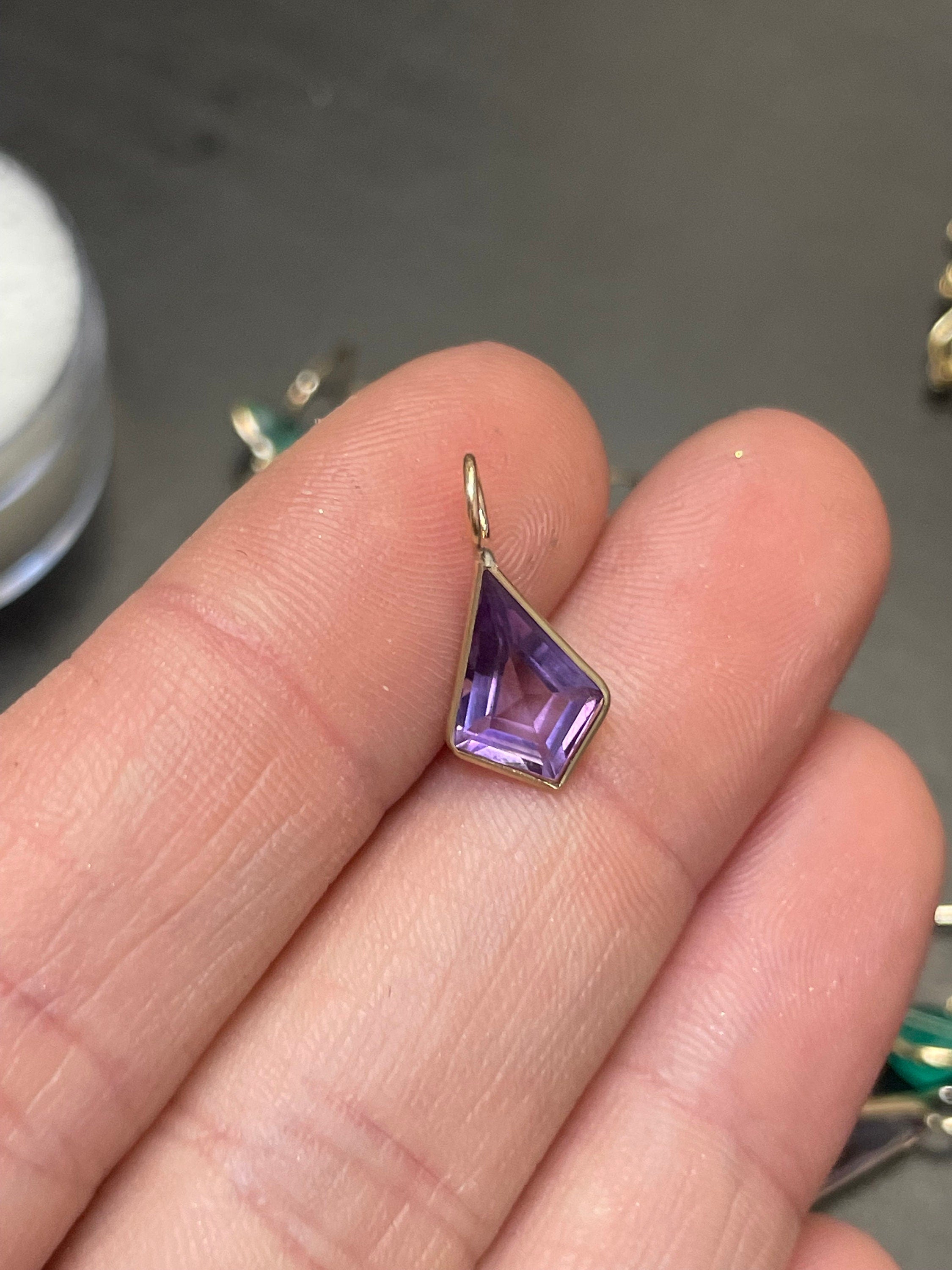 1CT Amethyst Kite Shaped 14K Yellow Gold Pendant Charm 15x8mm