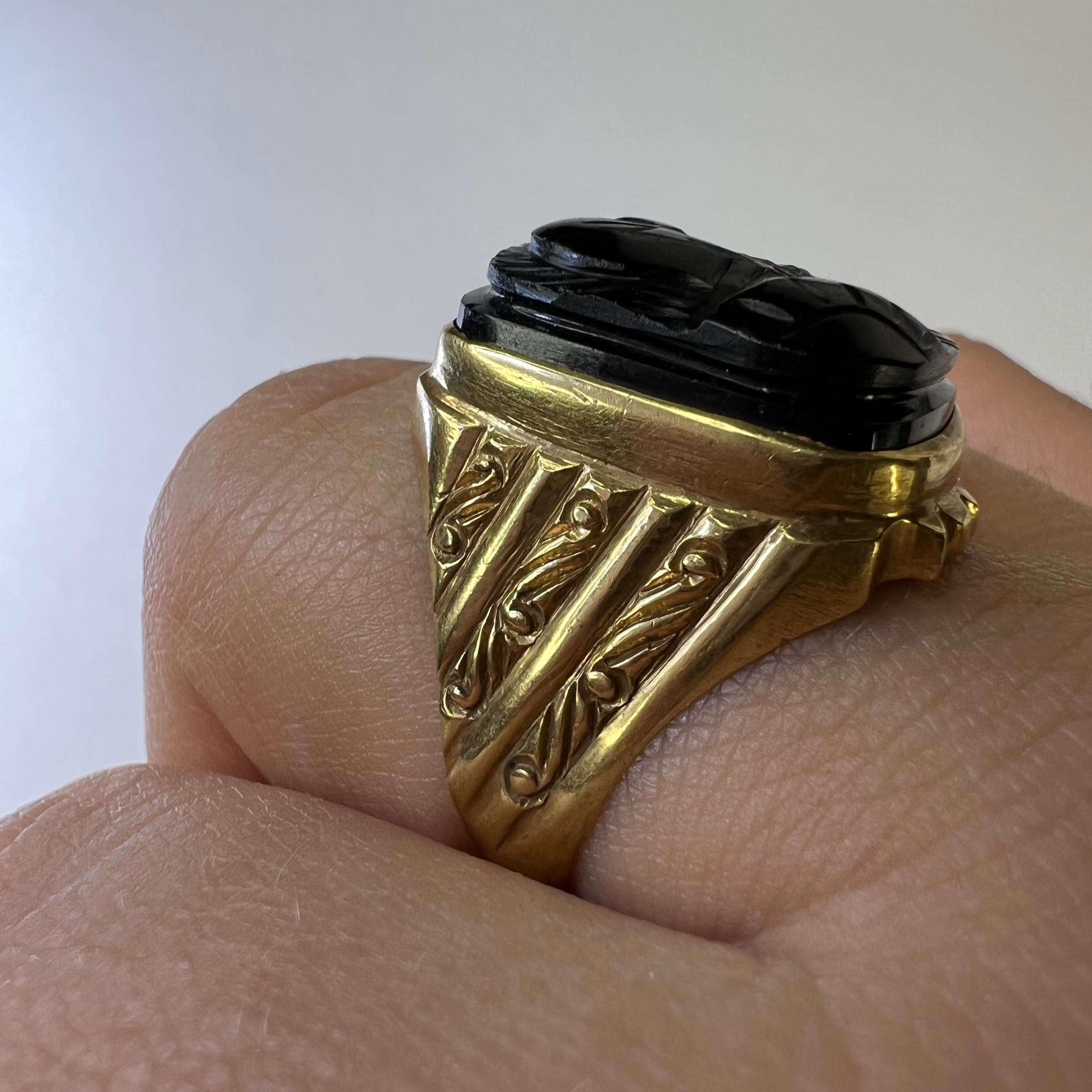 Antique 18K Yellow Gold Onyx Soldier Carved Cameo Engraved Ring Size 9