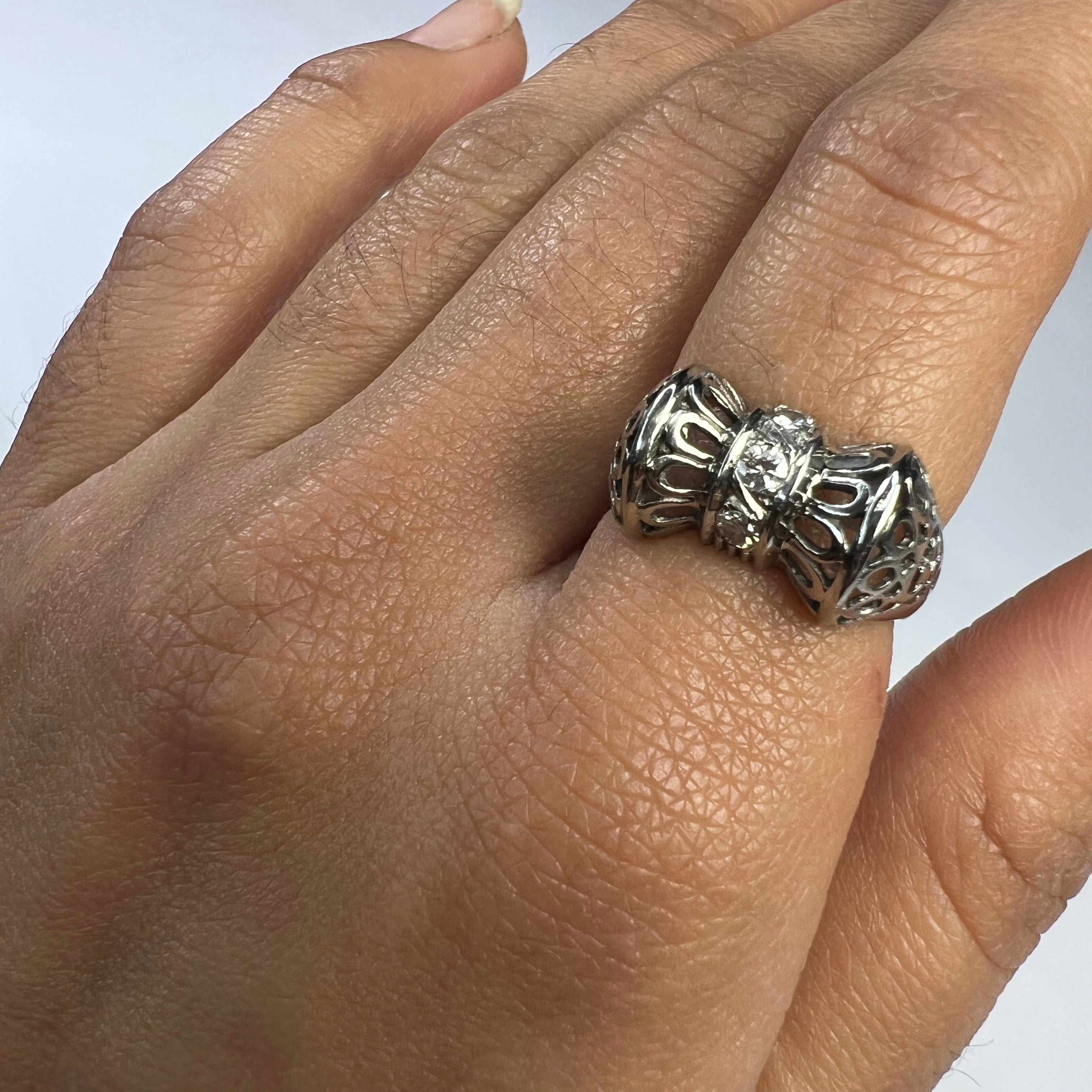 10K White Gold Art Deco .21ct Diamond Bow Ring Size 5