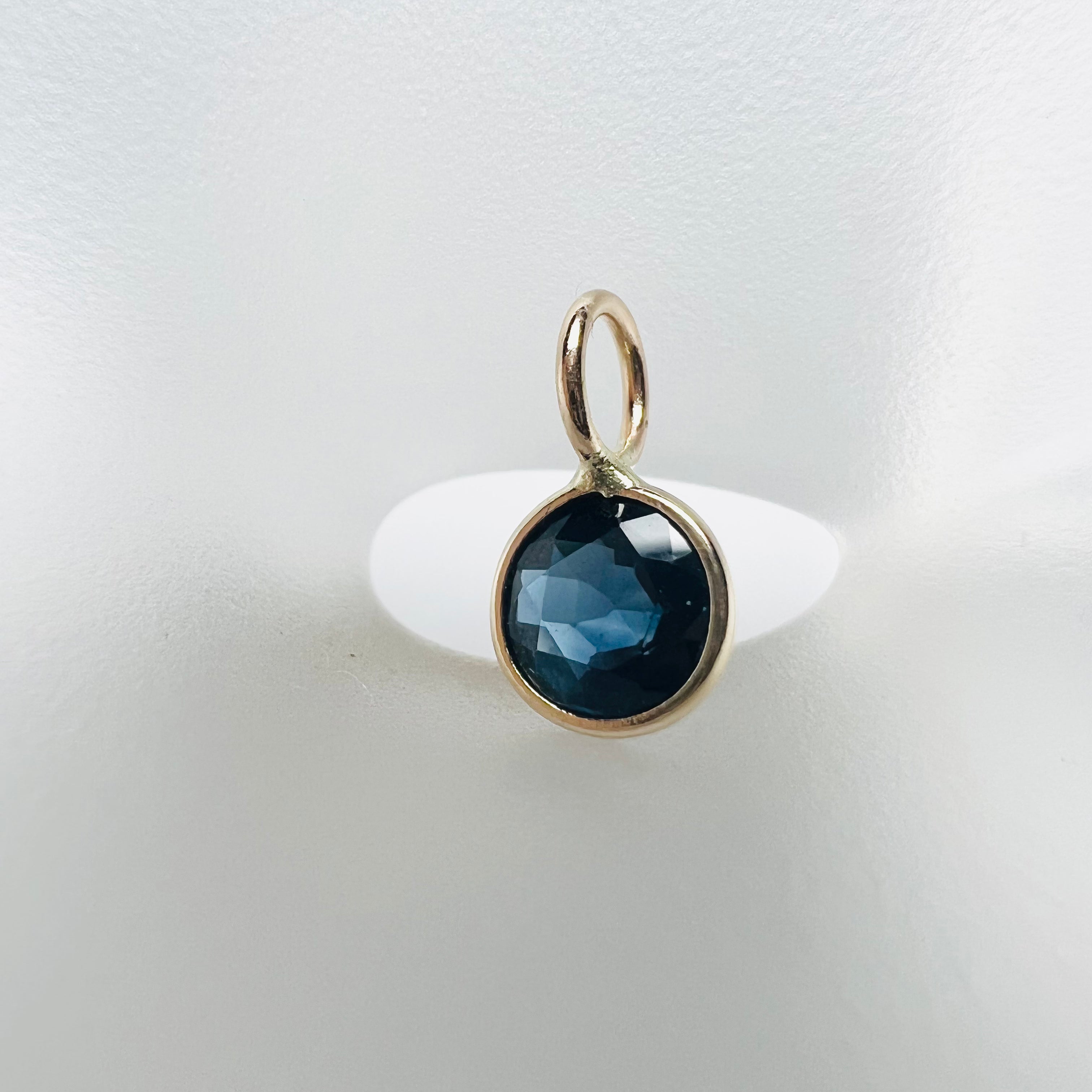 .55CT Natural Round Sapphire 14K Yellow Gold Pendant Charm 10x5mm