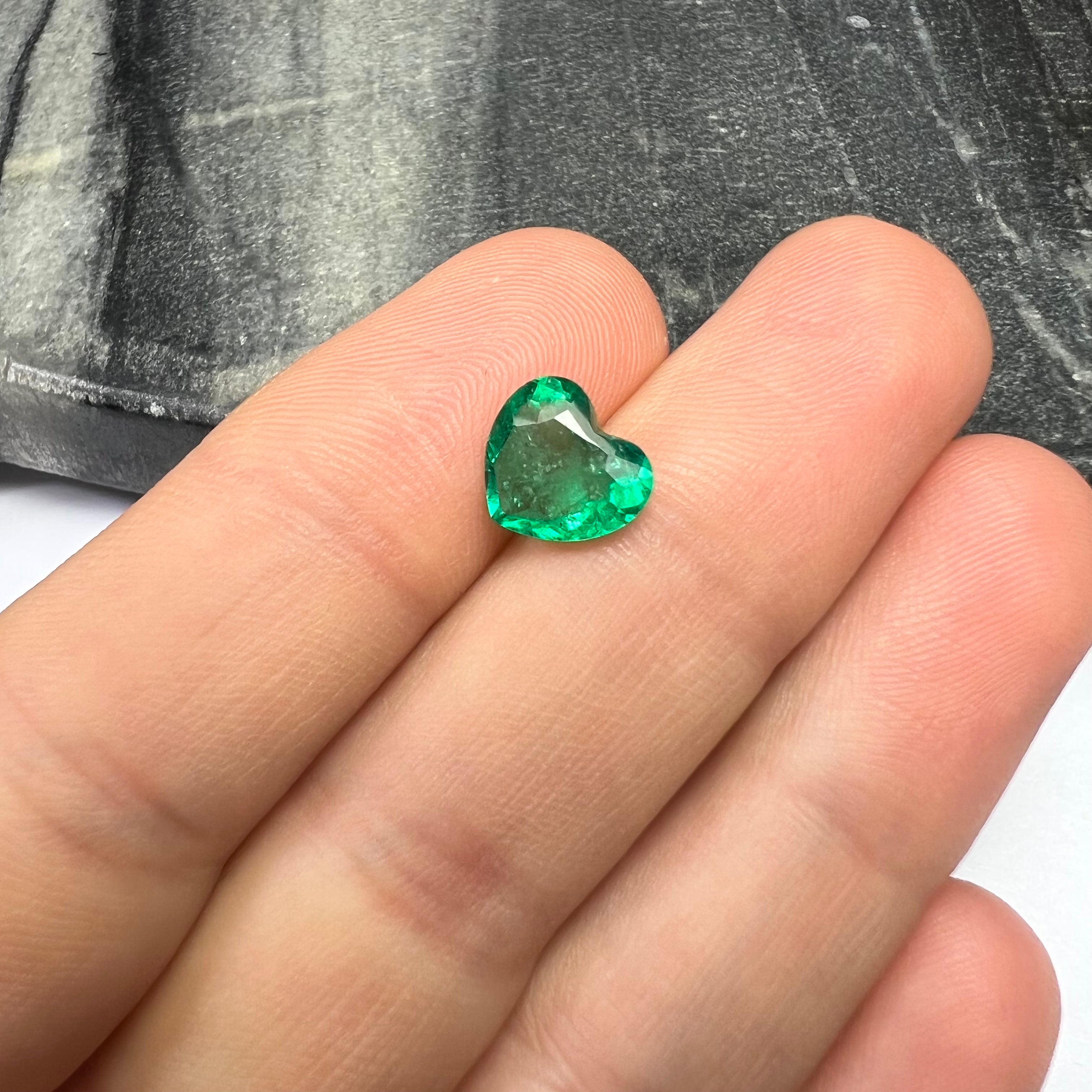 1.86CT Loose Natural Colombian Emerald Heart Shape 8.29x9.19x4.38mm