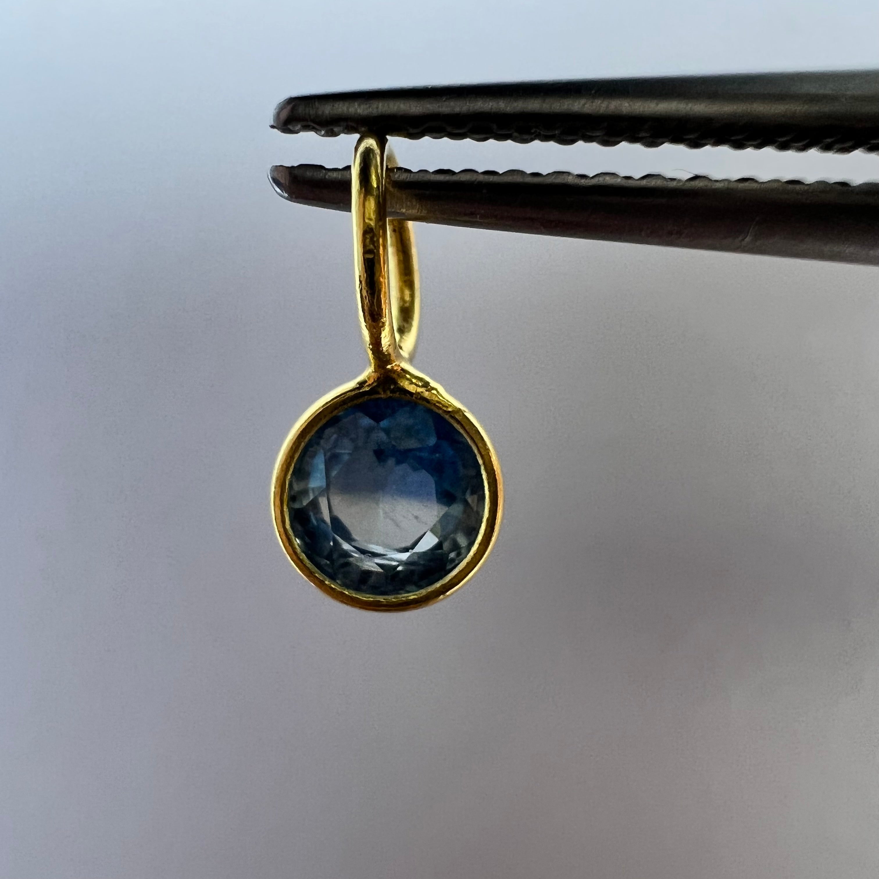 Natural Round Sapphire 14K Yellow Gold Pendant Charm 9x4.5mm