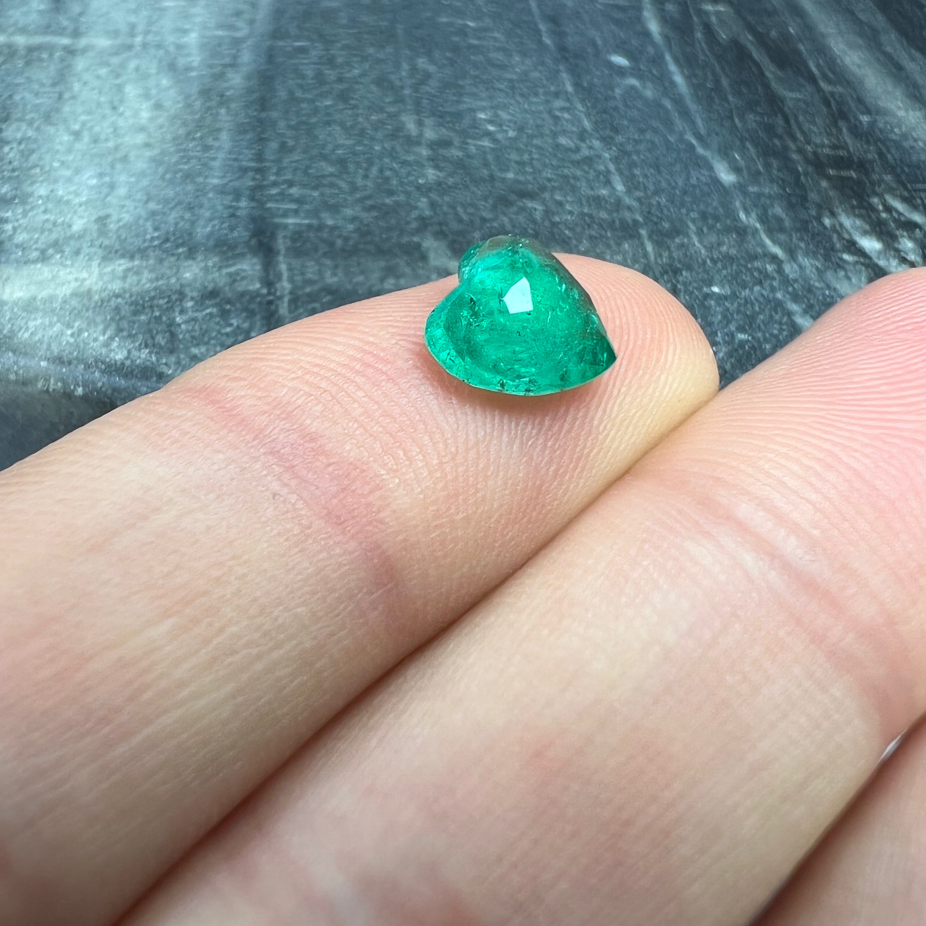 1.86CT Loose Natural Colombian Emerald Heart Shape 8.29x9.19x4.38mm