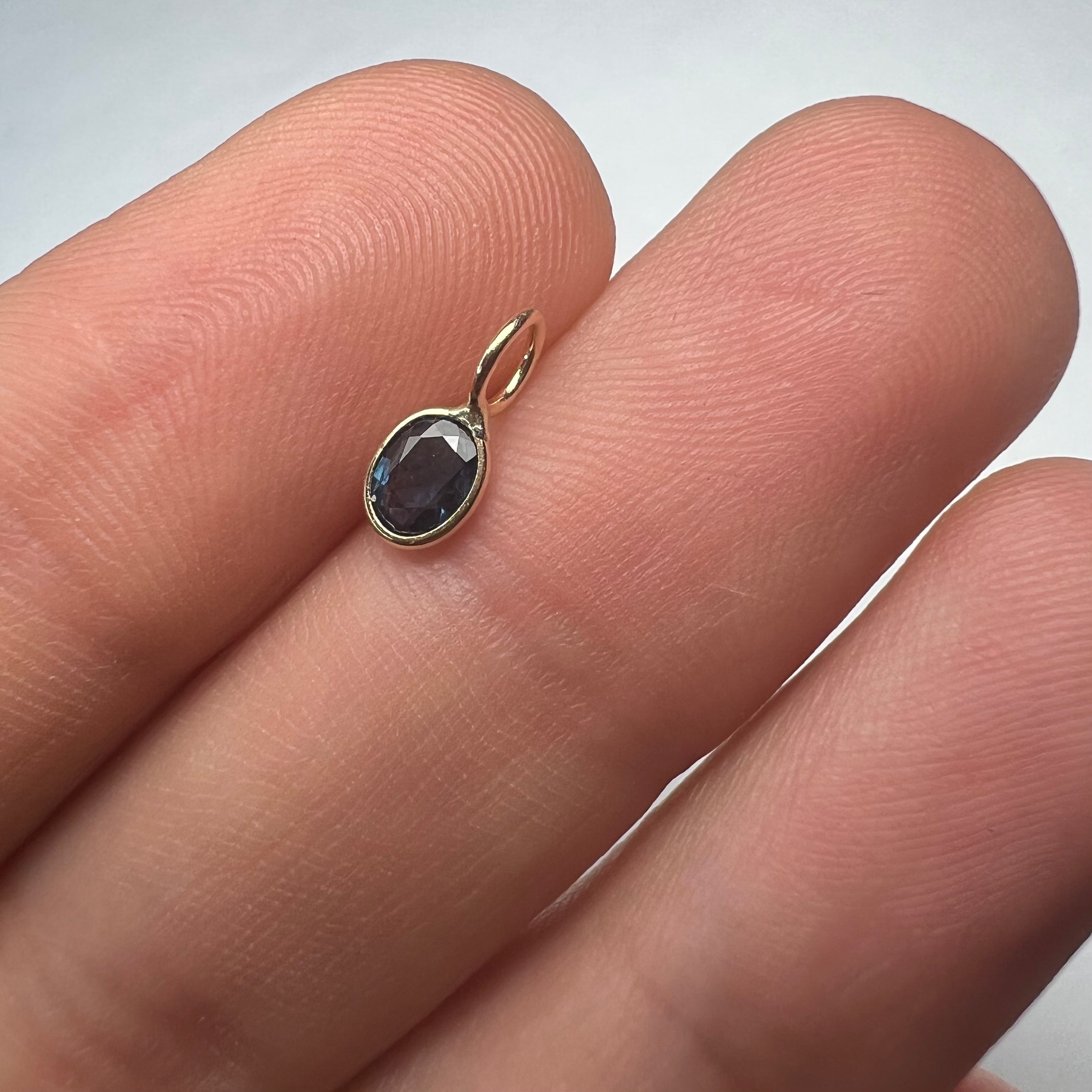 .55CT Natural Oval Sapphire 14K Yellow Gold Pendant Charm 9x4mm