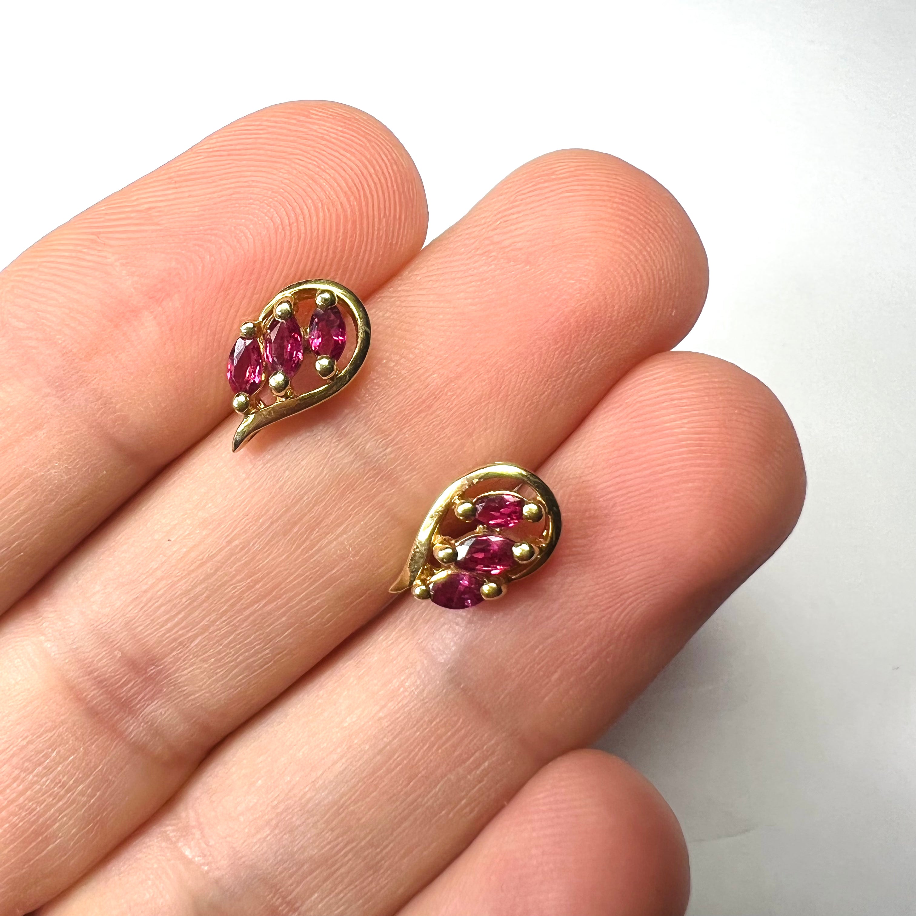 14K Yellow Gold Cherry Leaf .65ctw Ruby Earring Pushback Studs 12x6mm