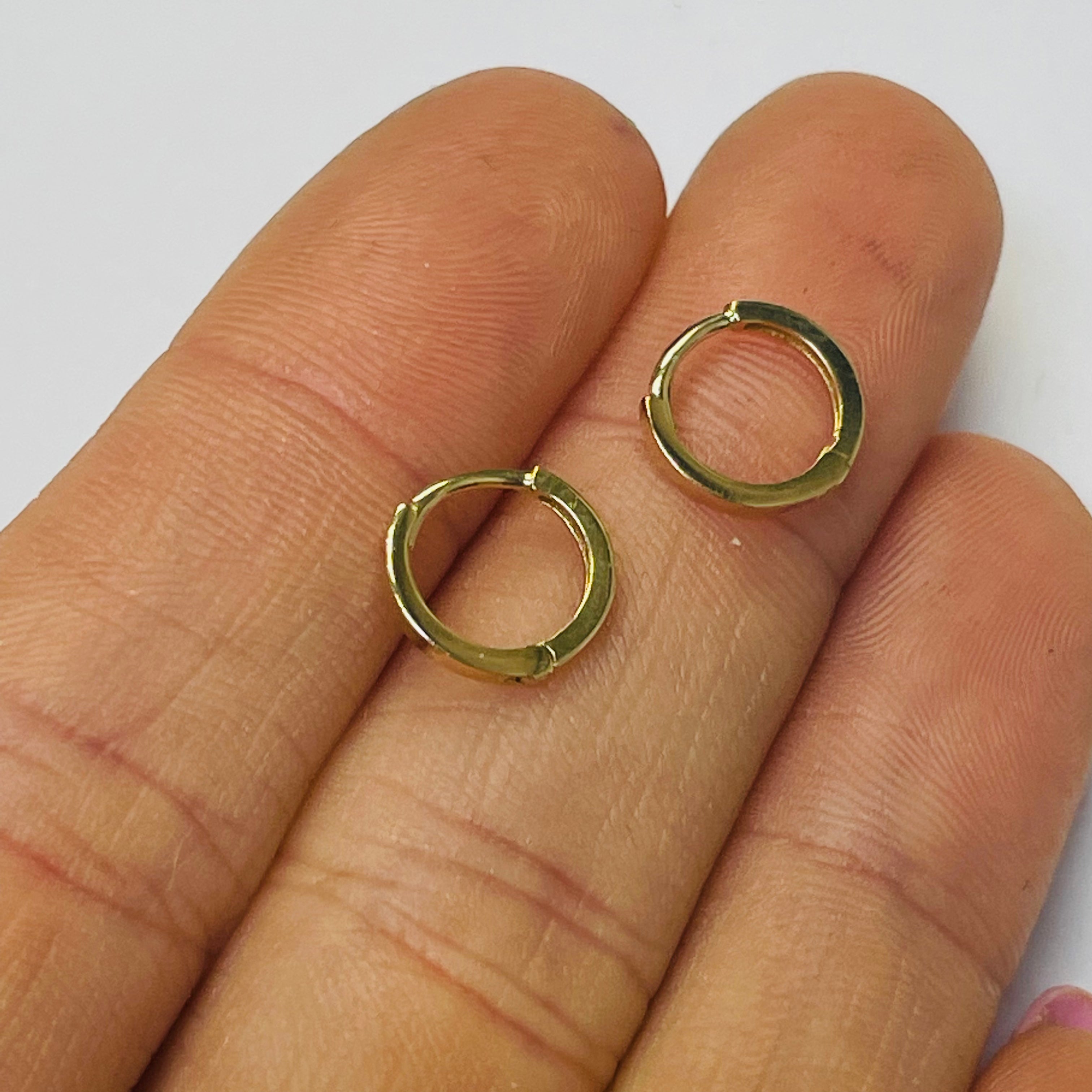 14K Yellow Gold Clicker Huggie Hoop Earrings 9mm