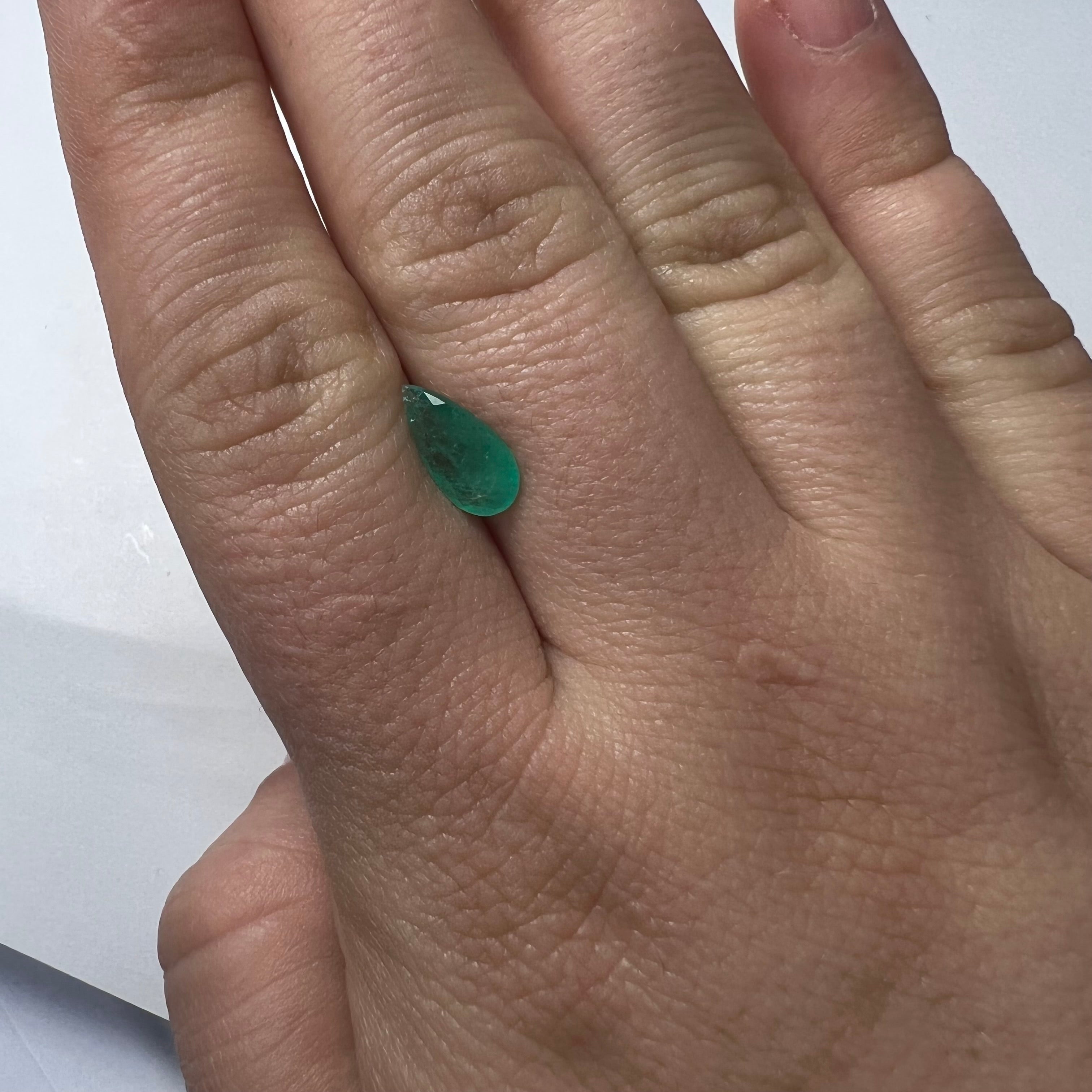 1.07CT Loose Natural Colombian Emerald Pear Cut 11.12x5.76x2.95mm