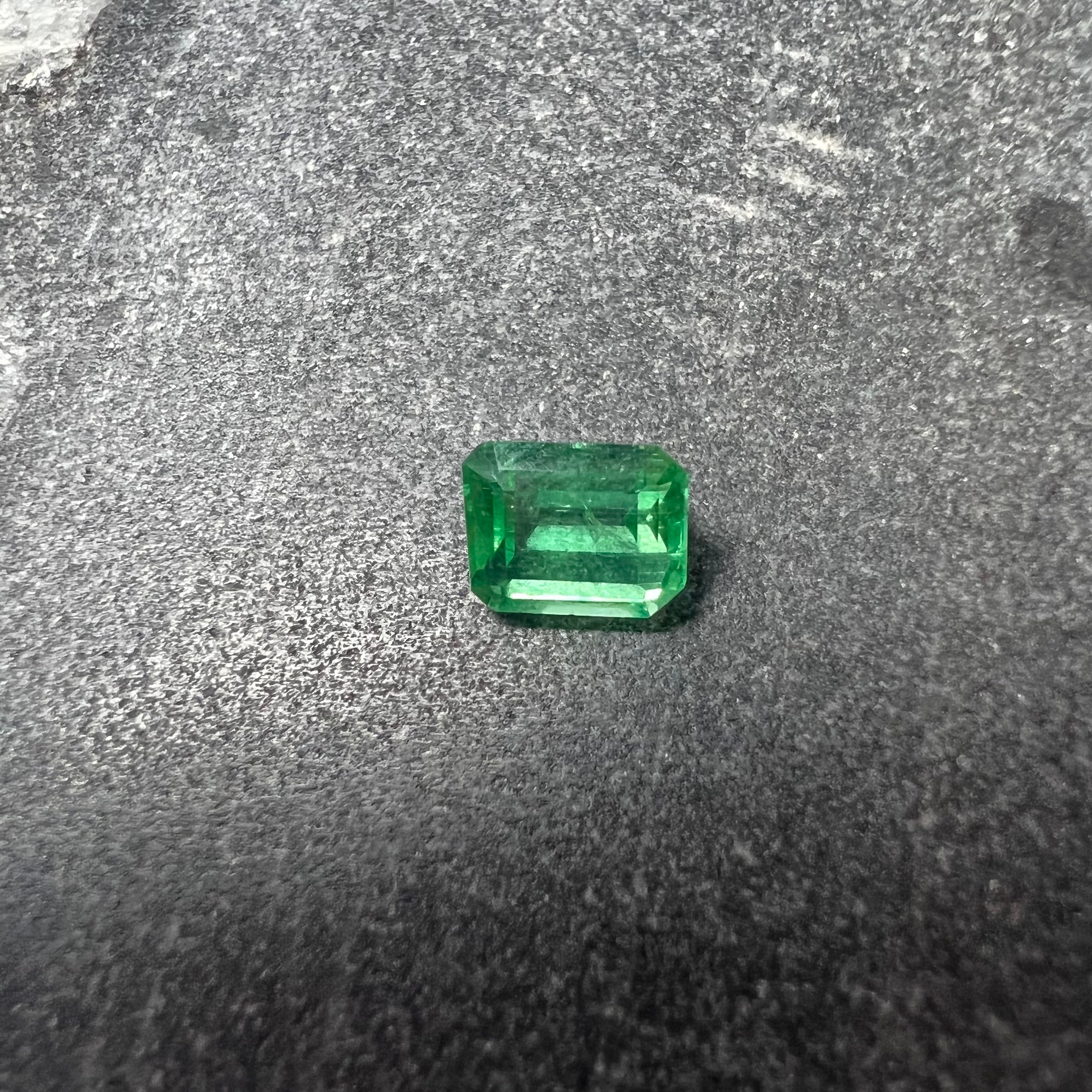 1.01CT Loose Natural Colombian Emerald Rectangle Cut 6.73x5.27x3.68mm