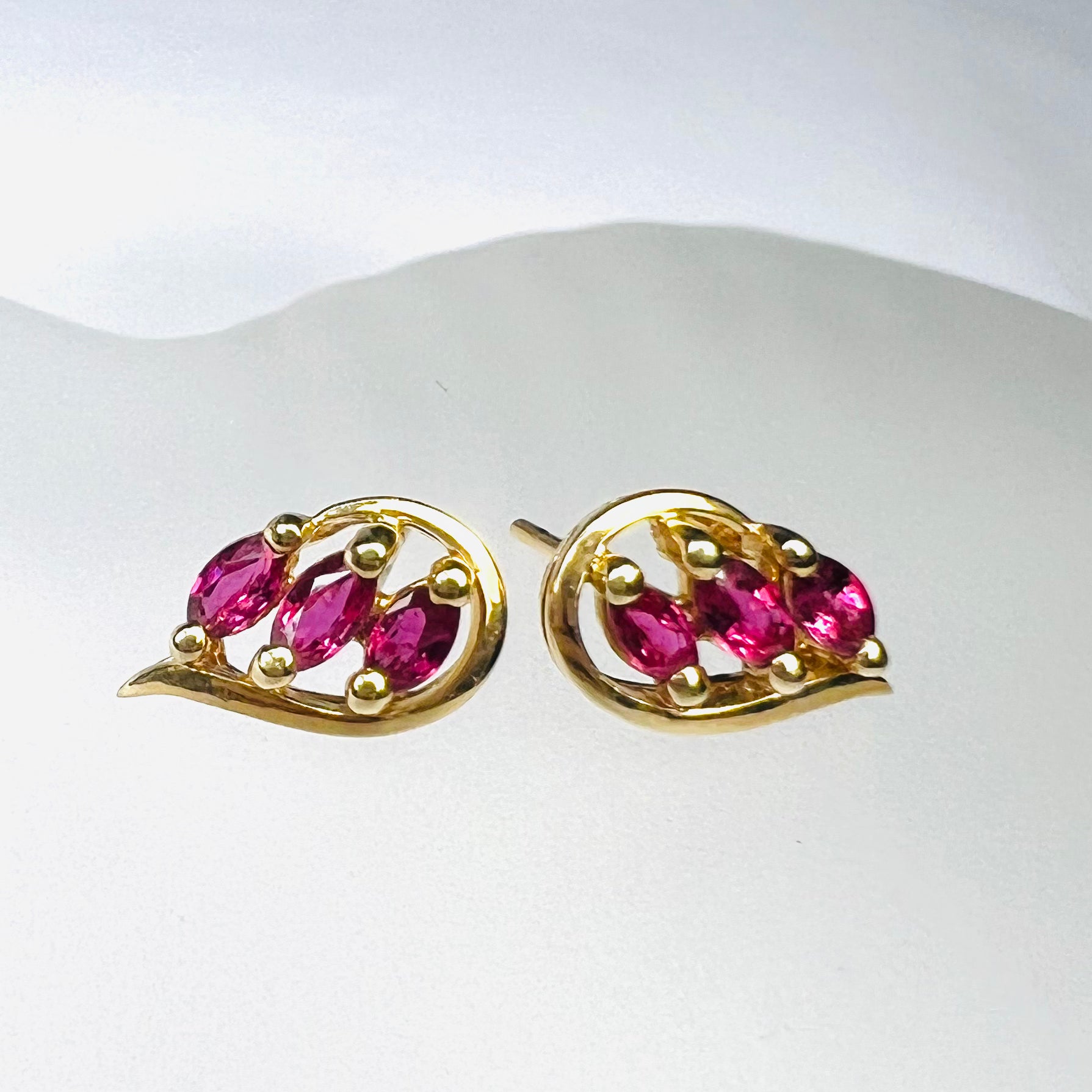 14K Yellow Gold Cherry Leaf .65ctw Ruby Earring Pushback Studs 12x6mm