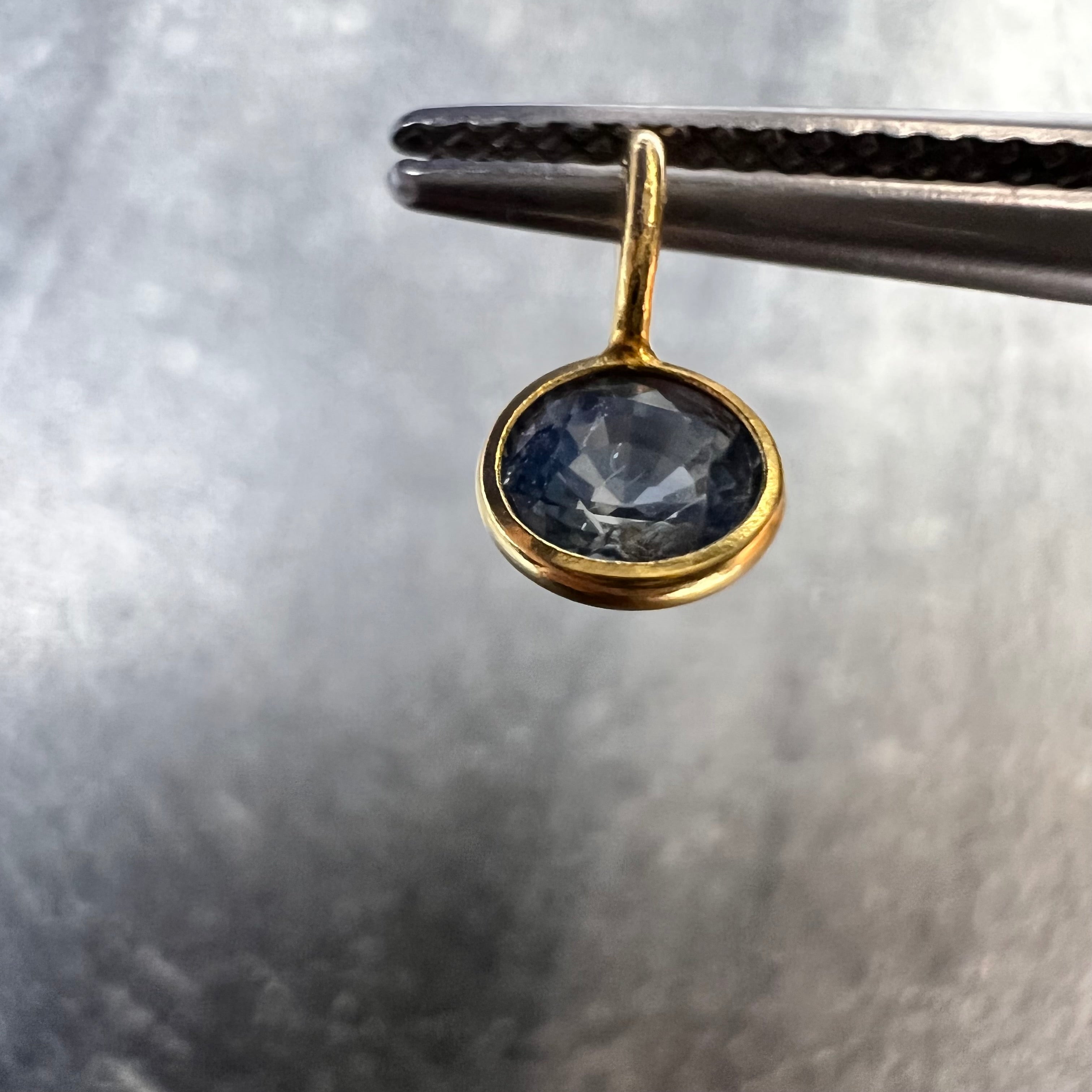 Natural Round Sapphire 14K Yellow Gold Pendant Charm 9.2x4.5mm