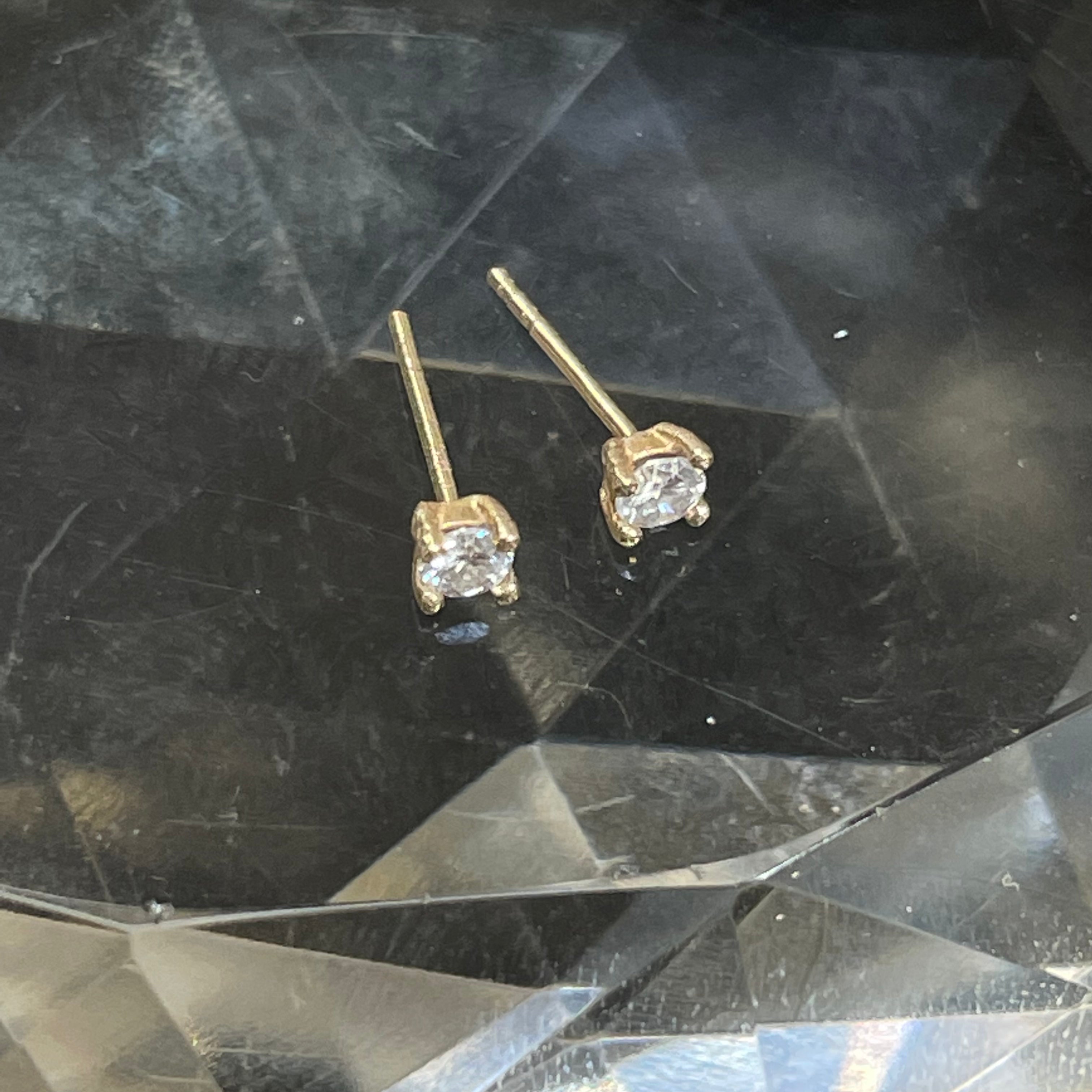 .16CT Round Brilliant Diamond G VS2 14K Yellow Gold Earring Studs