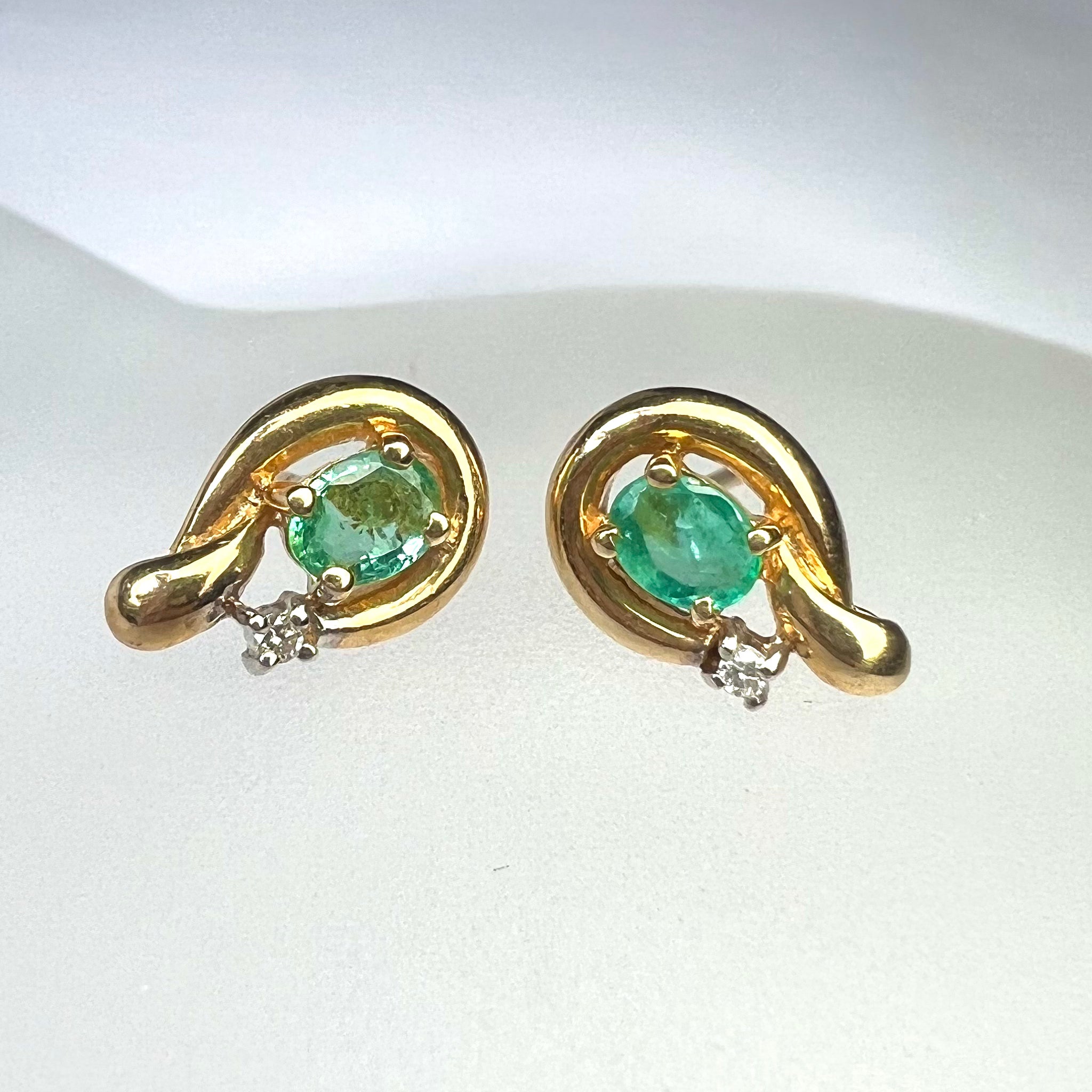 14K Yellow Gold Oval .45ct Emerald & .03ct Diamond  Earring Pushback Studs 11x7mm