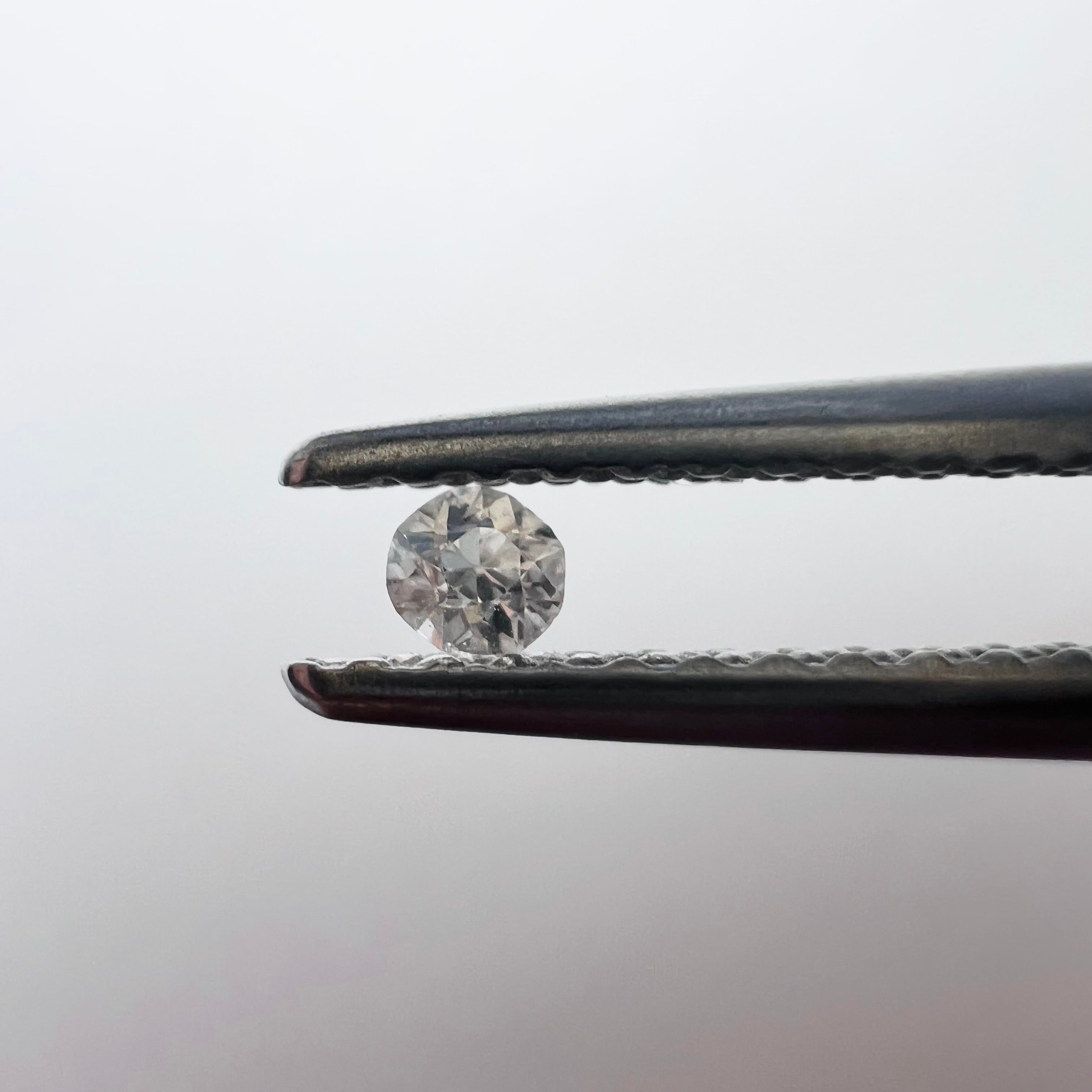 .035CT Old Mine Cut Diamond F VS2 2.11x1.36mm Natural Earth mined