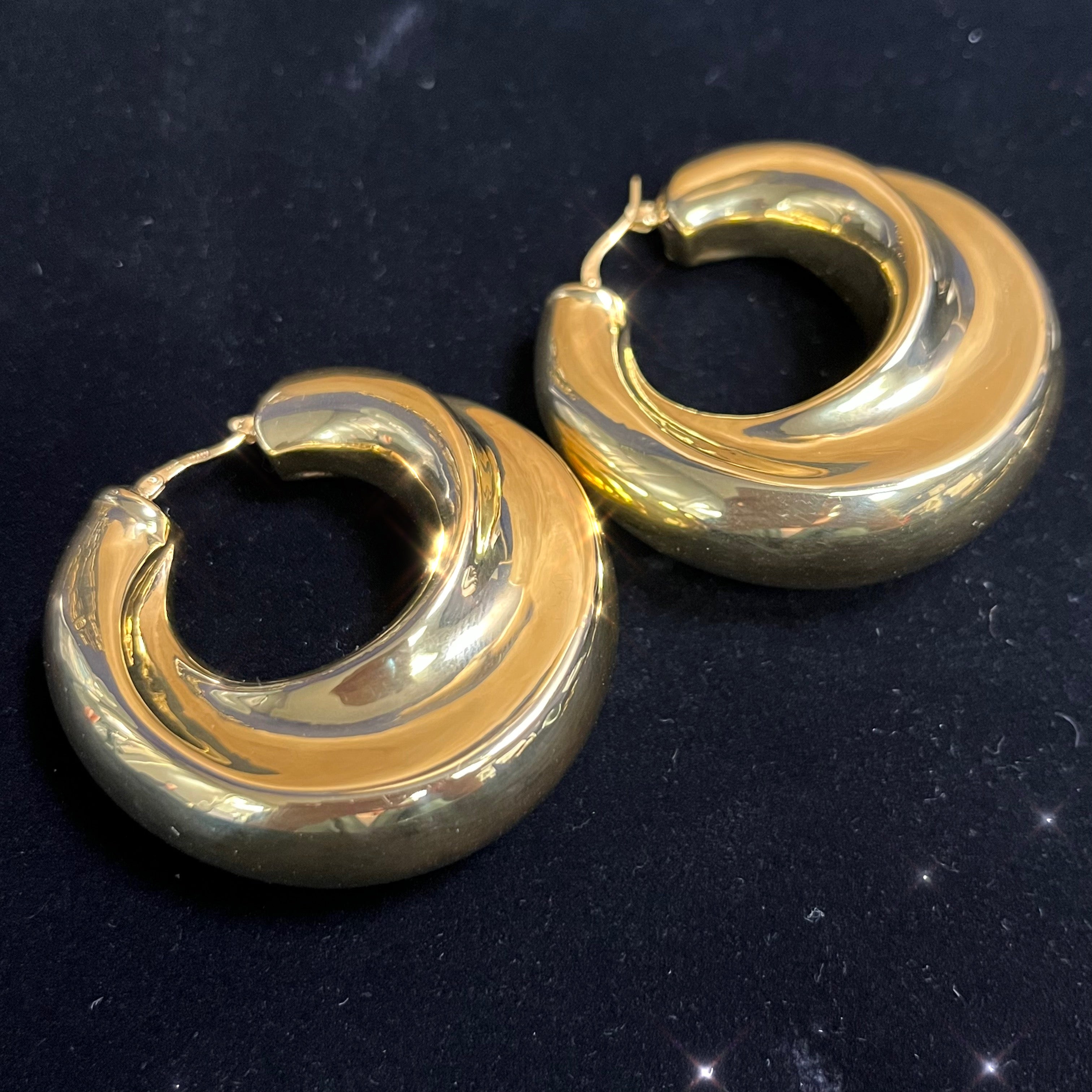 Nice Sleek Swirled 10K Yellow Gold Puffy Hoop Earrings