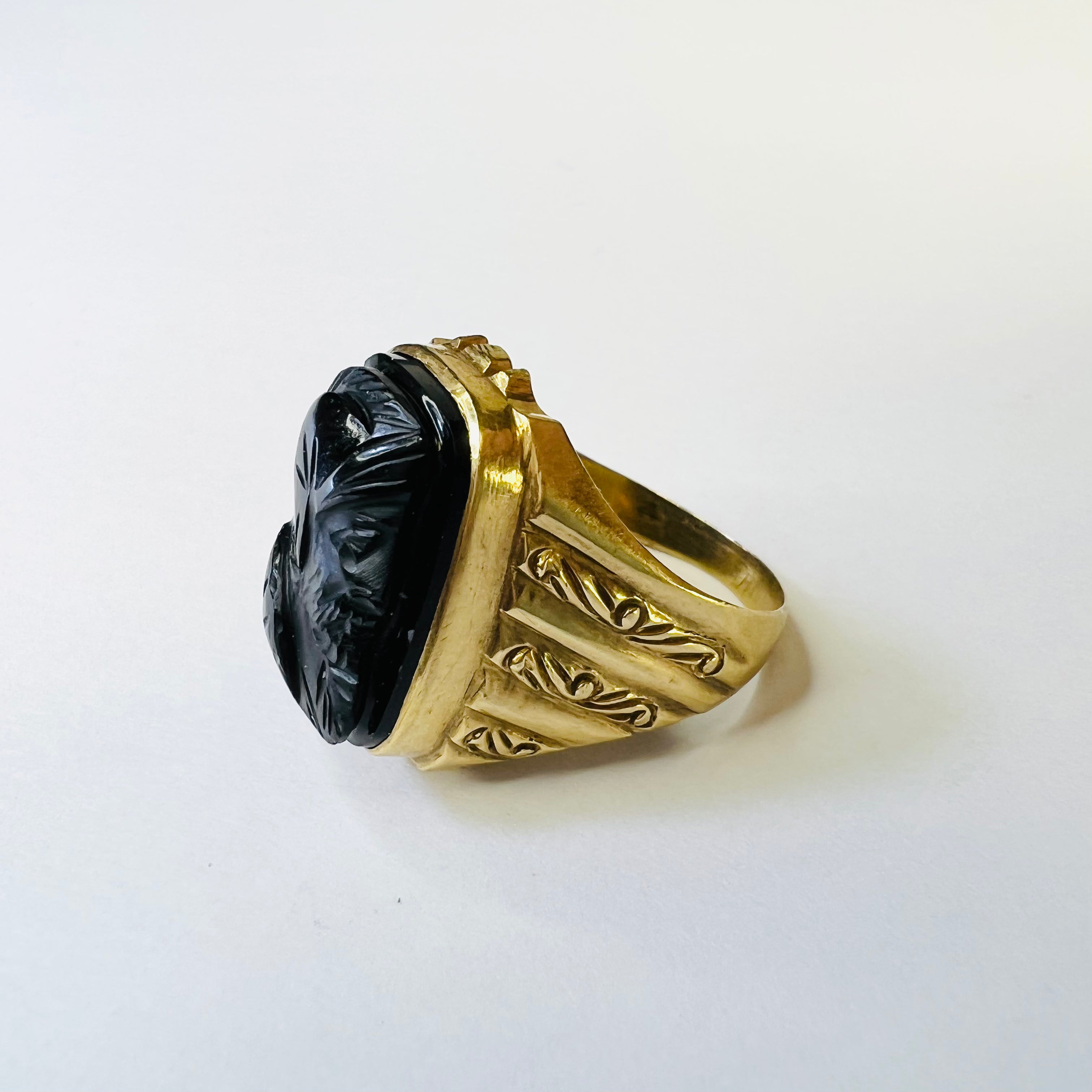 Antique 18K Yellow Gold Onyx Soldier Carved Cameo Engraved Ring Size 9