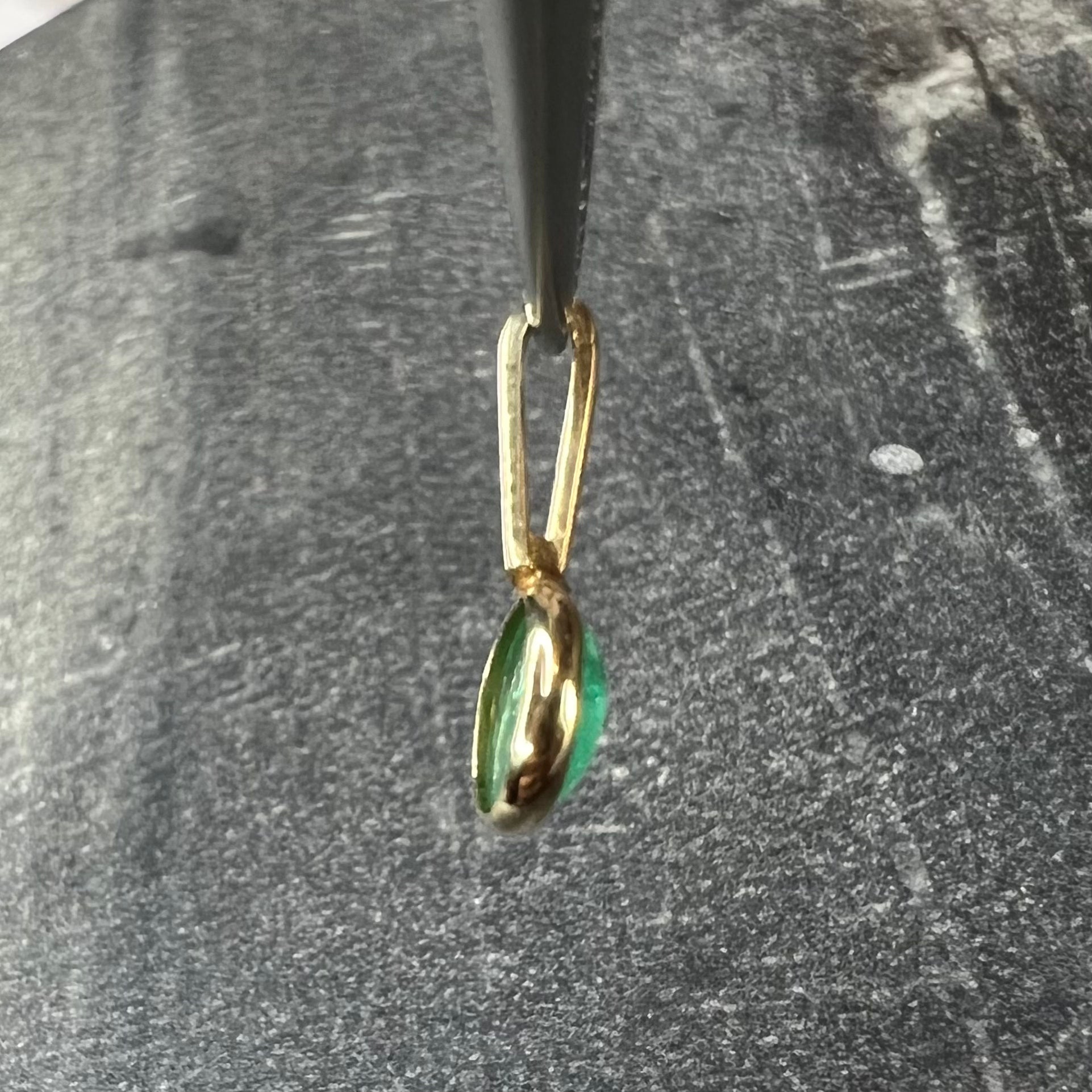 .80CT Colombian Round Cabochon Emerald 14K Yellow Gold Pendant Charm 15x6mm