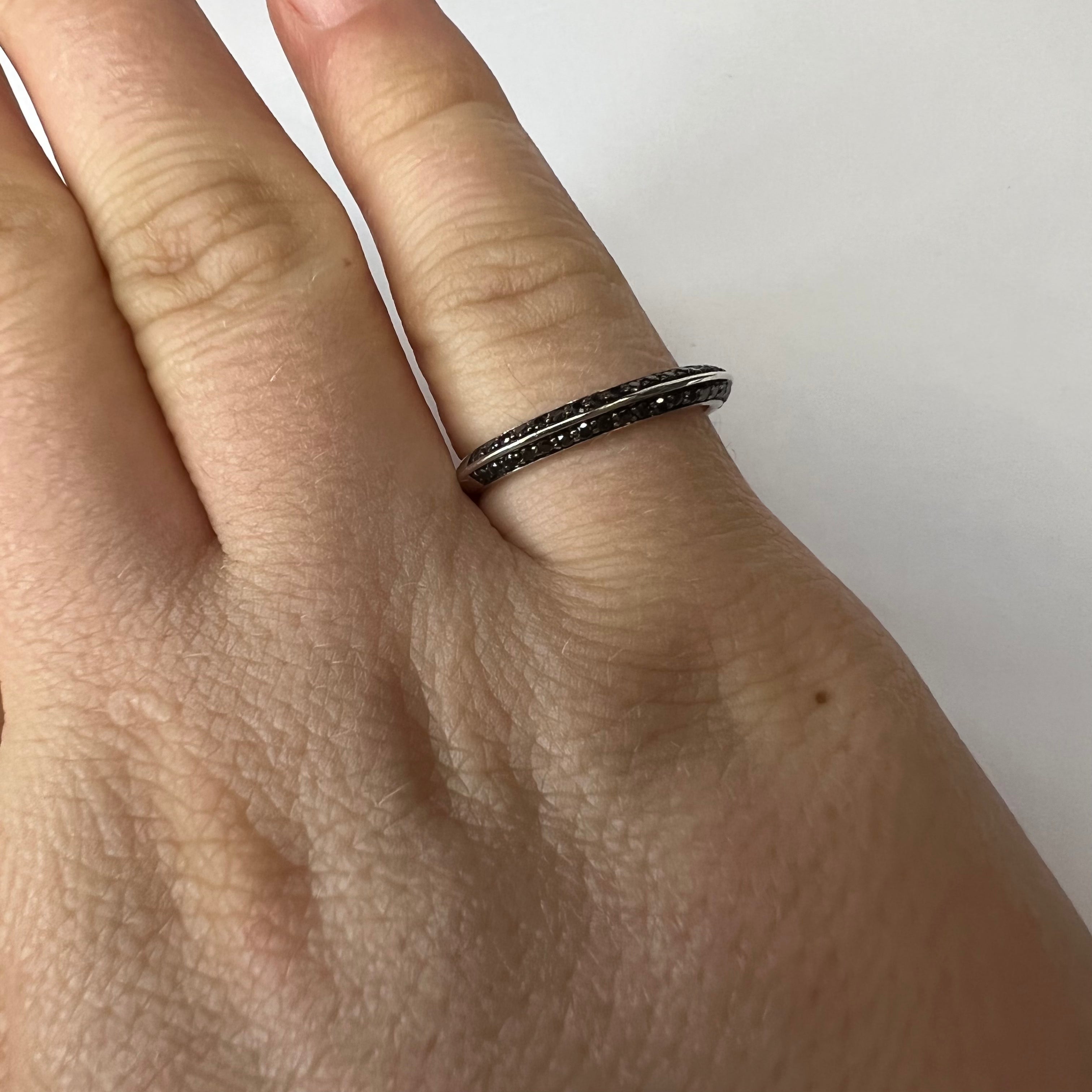 Solid 18K White Gold Pave set Black Diamond Knife Edge Ring Band Size 6.75