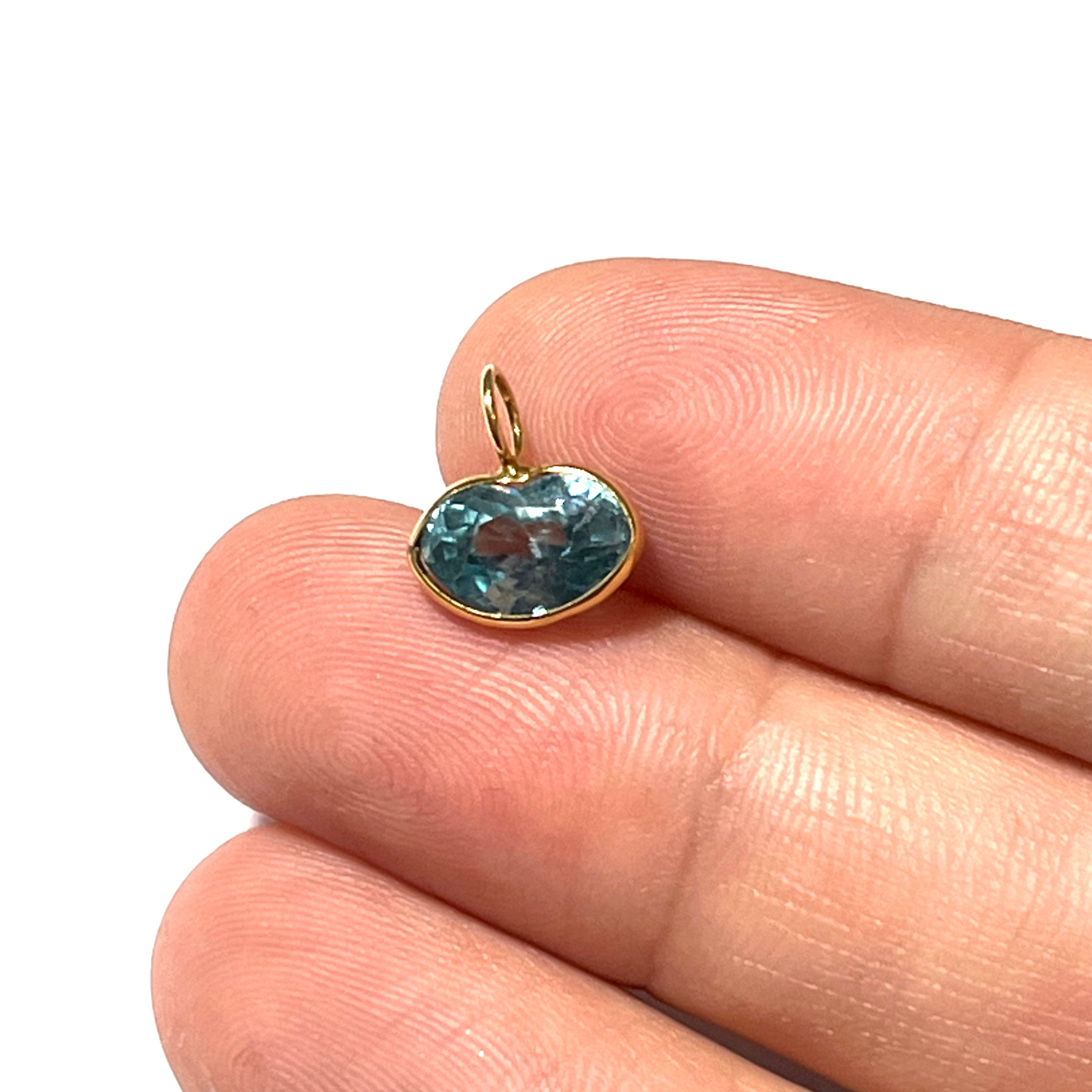 3.2ct Natural Blue Zircon Lip Shaped 14K Yellow Gold Pendant Charm 11x10mm