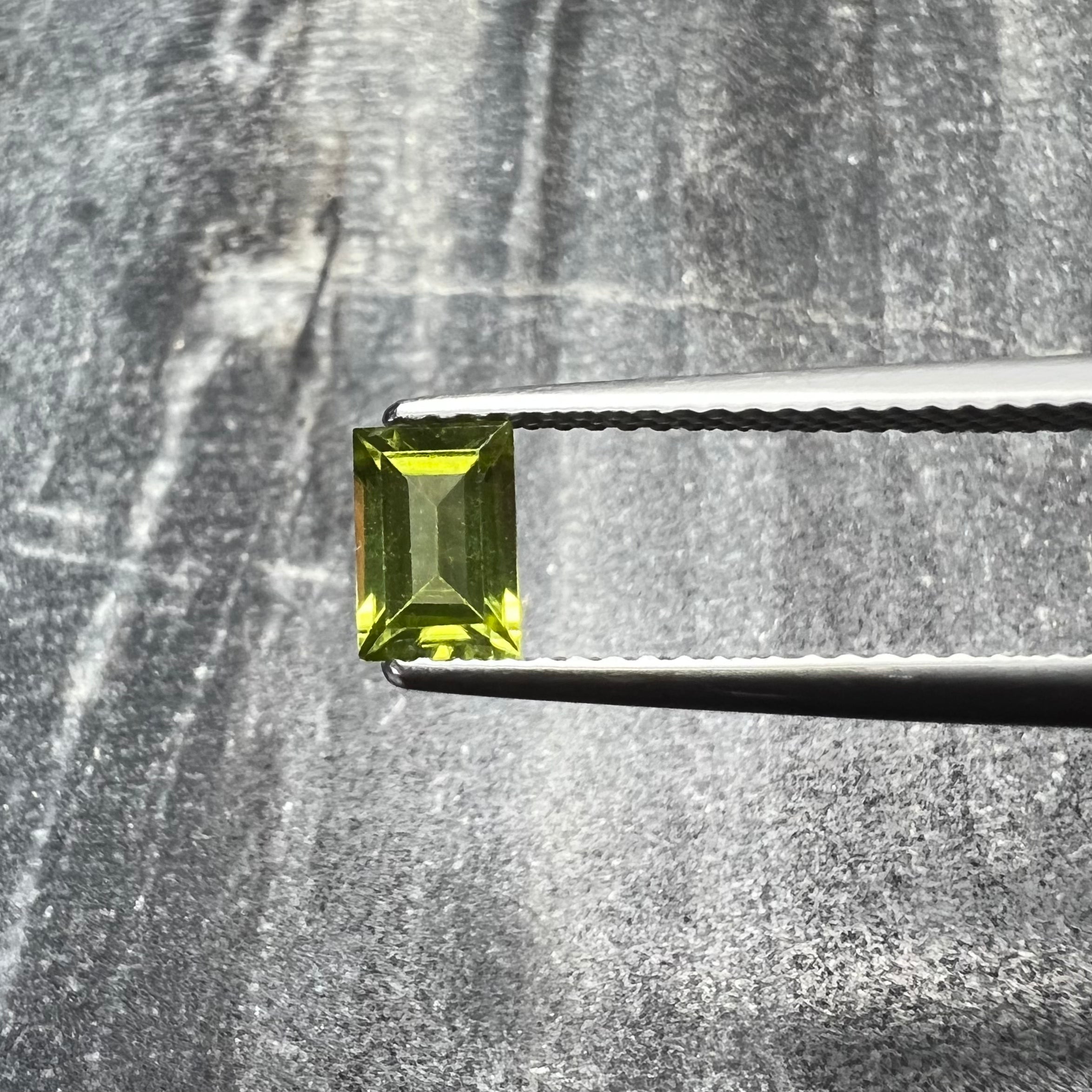 .62CT Loose Natural Peridot Baguette 6.09x4.18x2.62mm Earth mined Gemstone