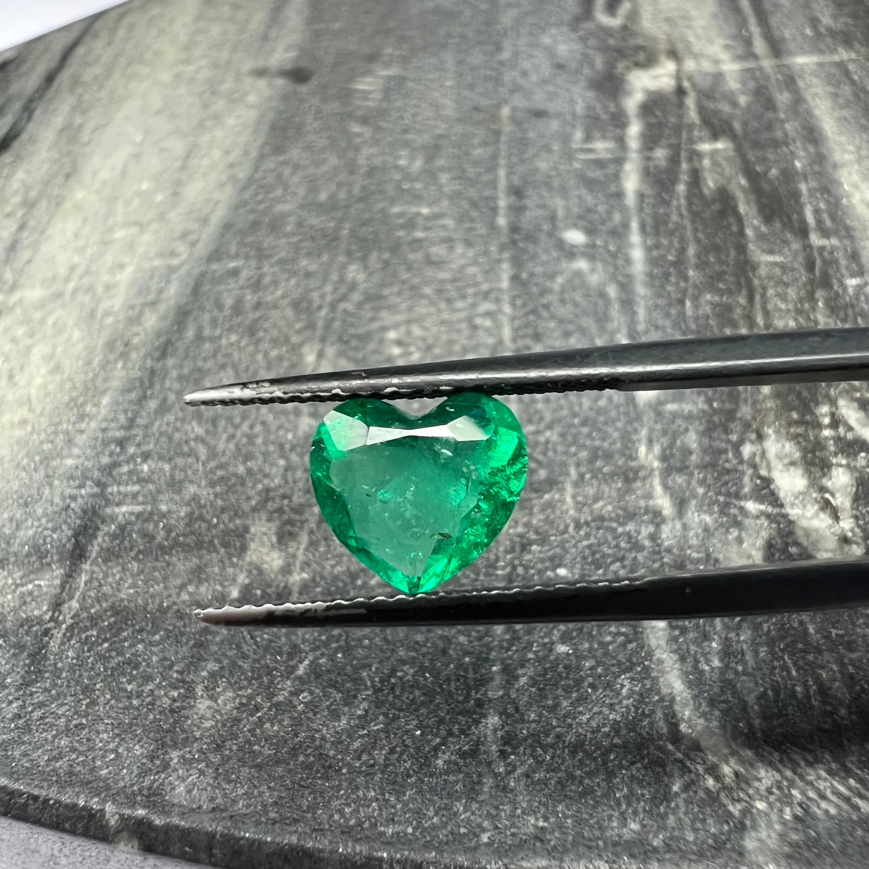 1.86CT Loose Natural Colombian Emerald Heart Shape 8.29x9.19x4.38mm