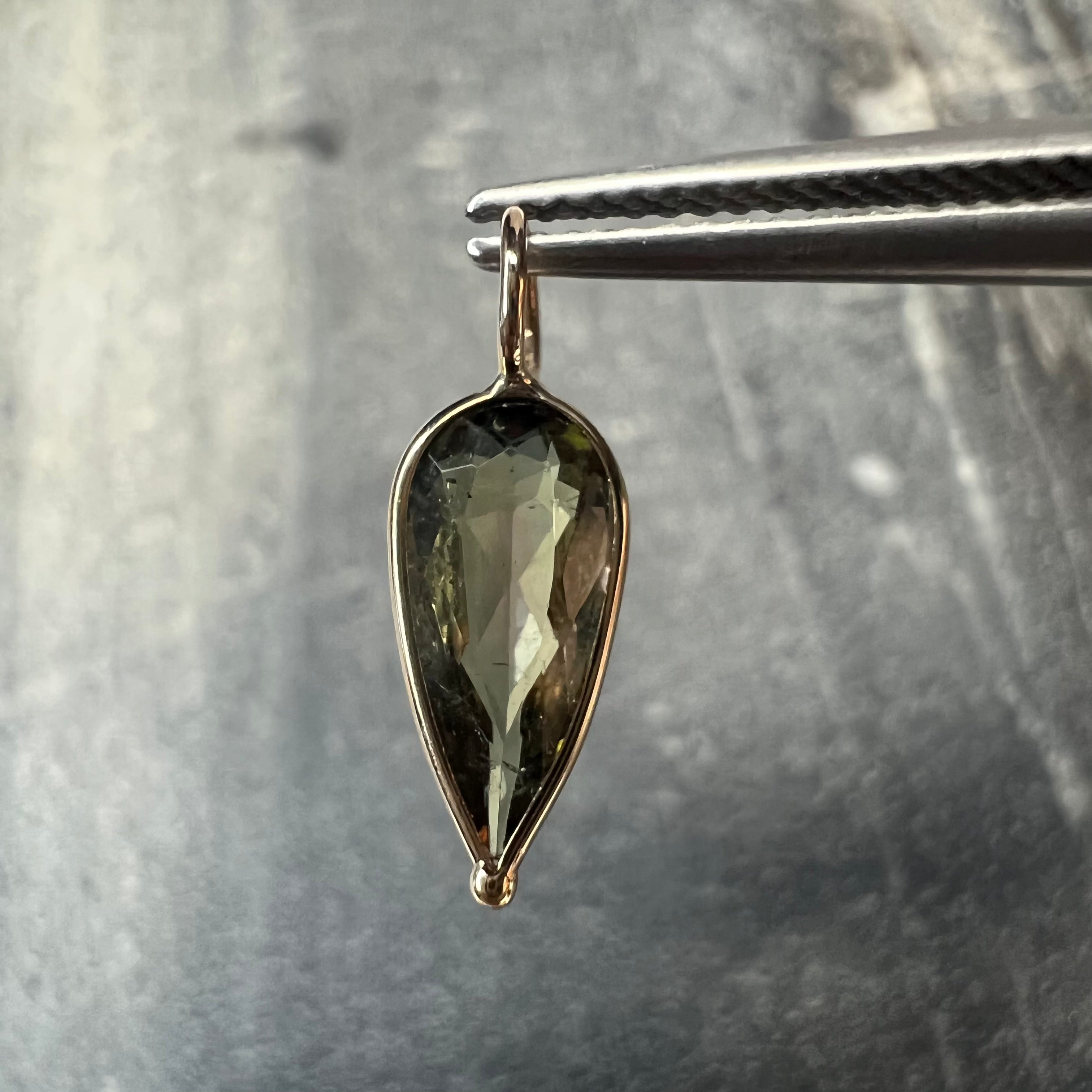 .70CT Natural Green Pear Tourmaline14K Yellow Gold Pendant Charm 16x5.5mm