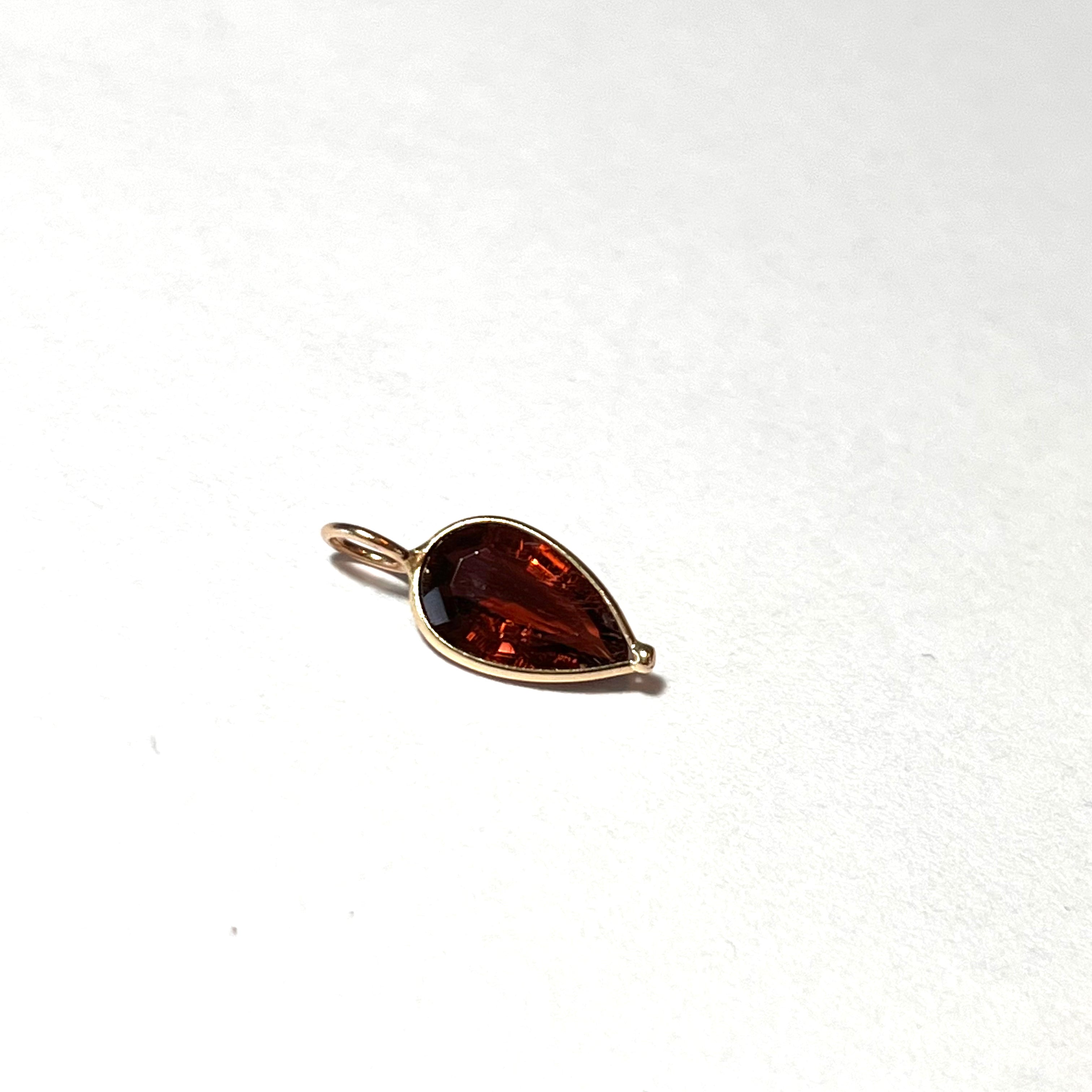 1.24ct Pear Shaped Red Garnet Solid 14K Yellow Gold Charm Pendant 16x6mm