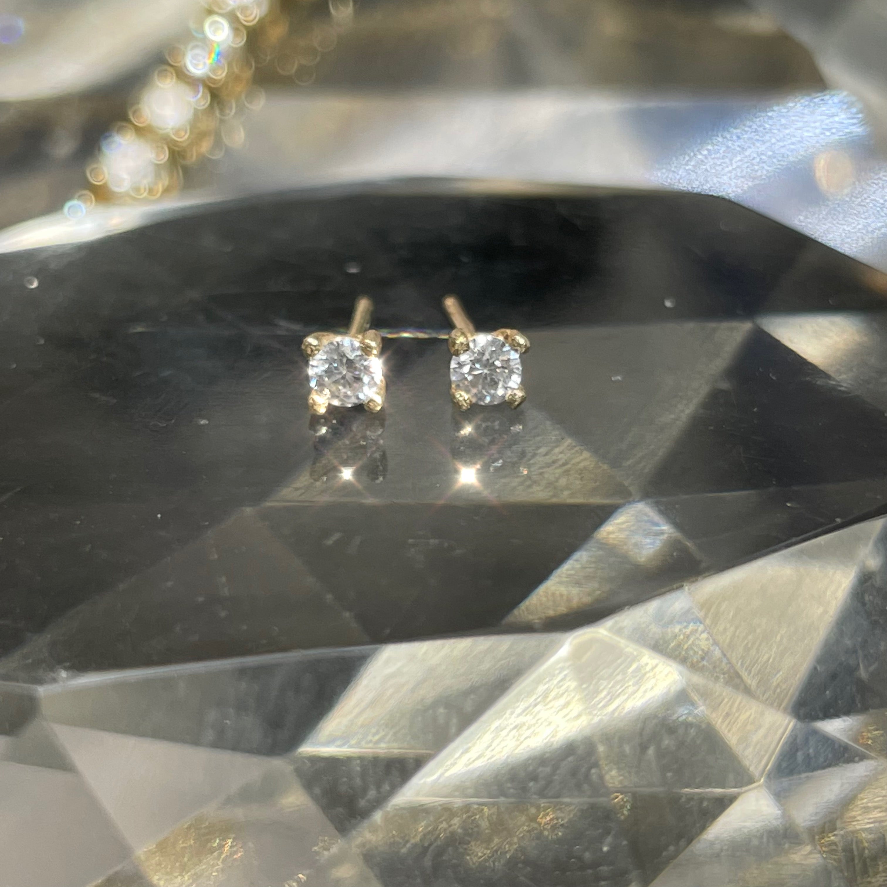 .16CT Round Brilliant Diamond G VS2 14K Yellow Gold Earring Studs