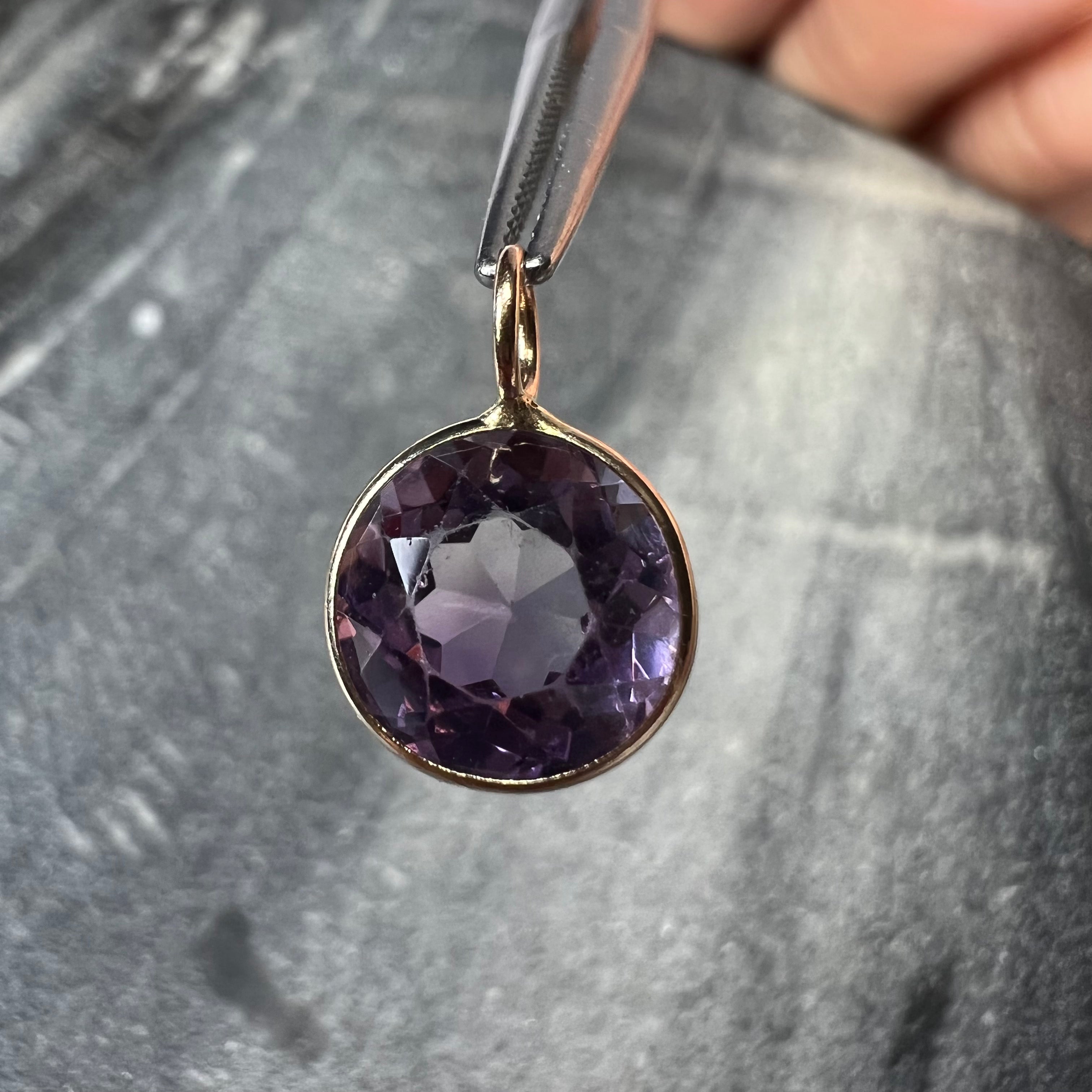 2.45CT Natural Light Round Violet Amethyst 14K Yellow Gold Pendant Charm 13x9mm