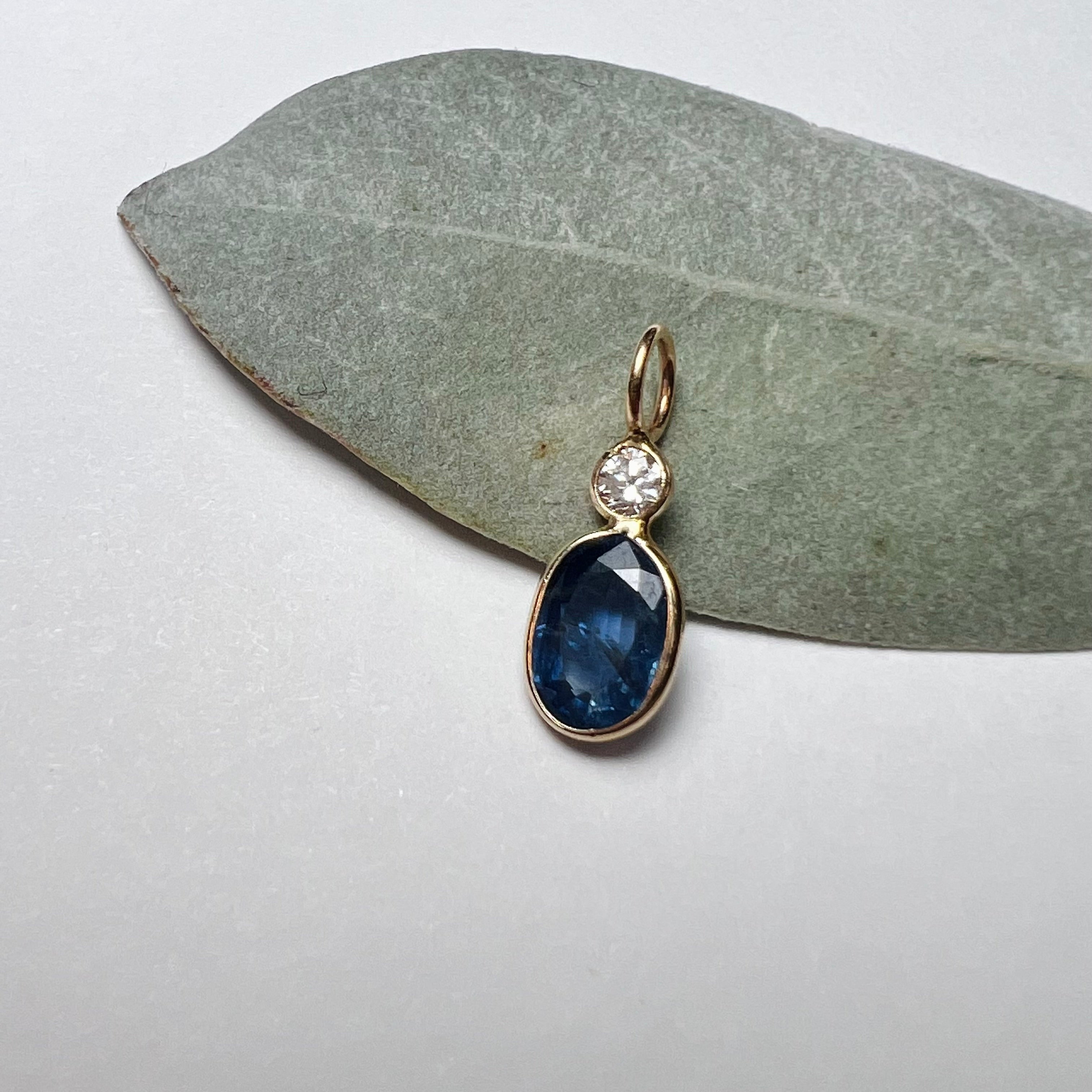 .05CT Diamond and Natural Oval Sapphire 14K Yellow Gold Pendant Charm 15x5.5mm