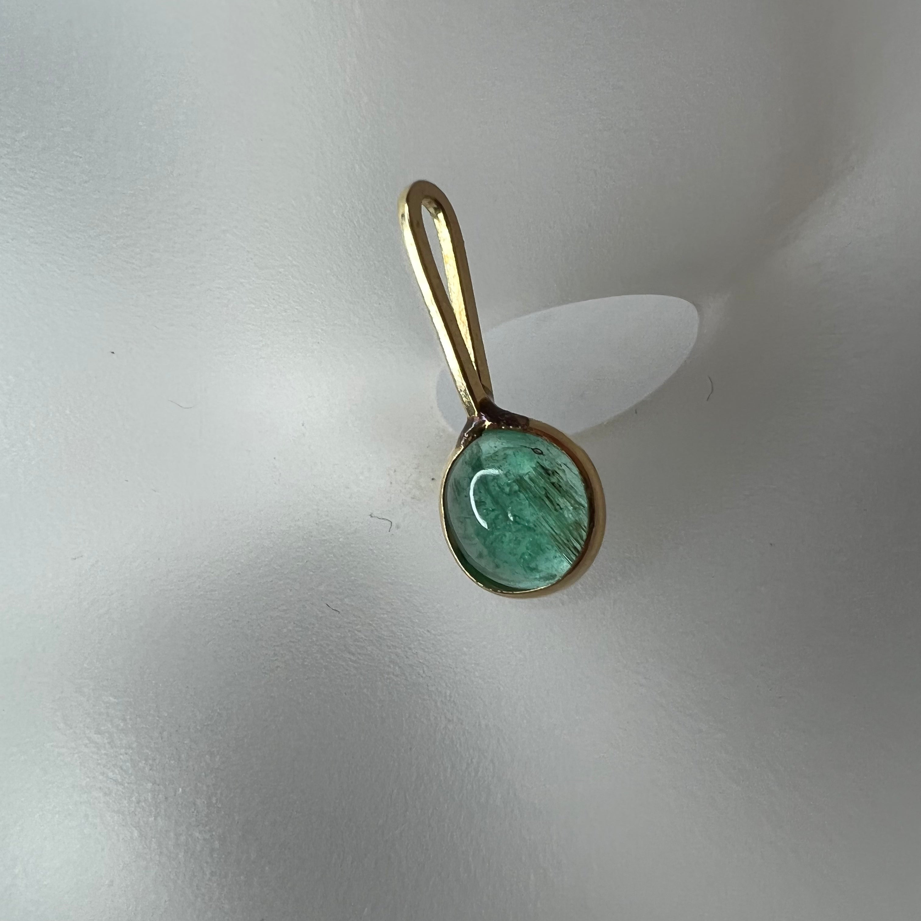 .80CT Colombian Round Cabochon Emerald 14K Yellow Gold Pendant Charm 15x6mm