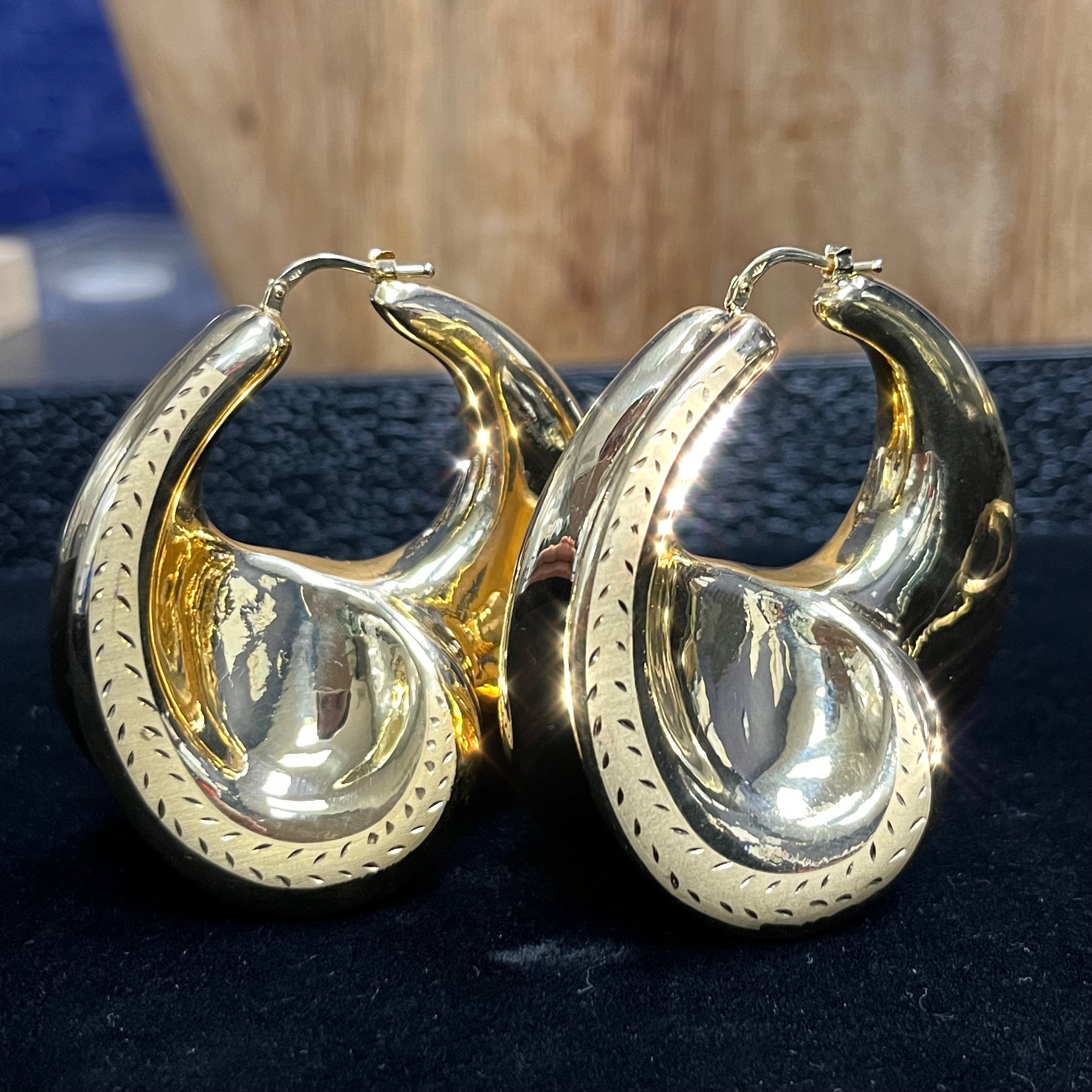 Amazing Figural 14K Yellow Gold Puffy Sleek Hoop Earrings
