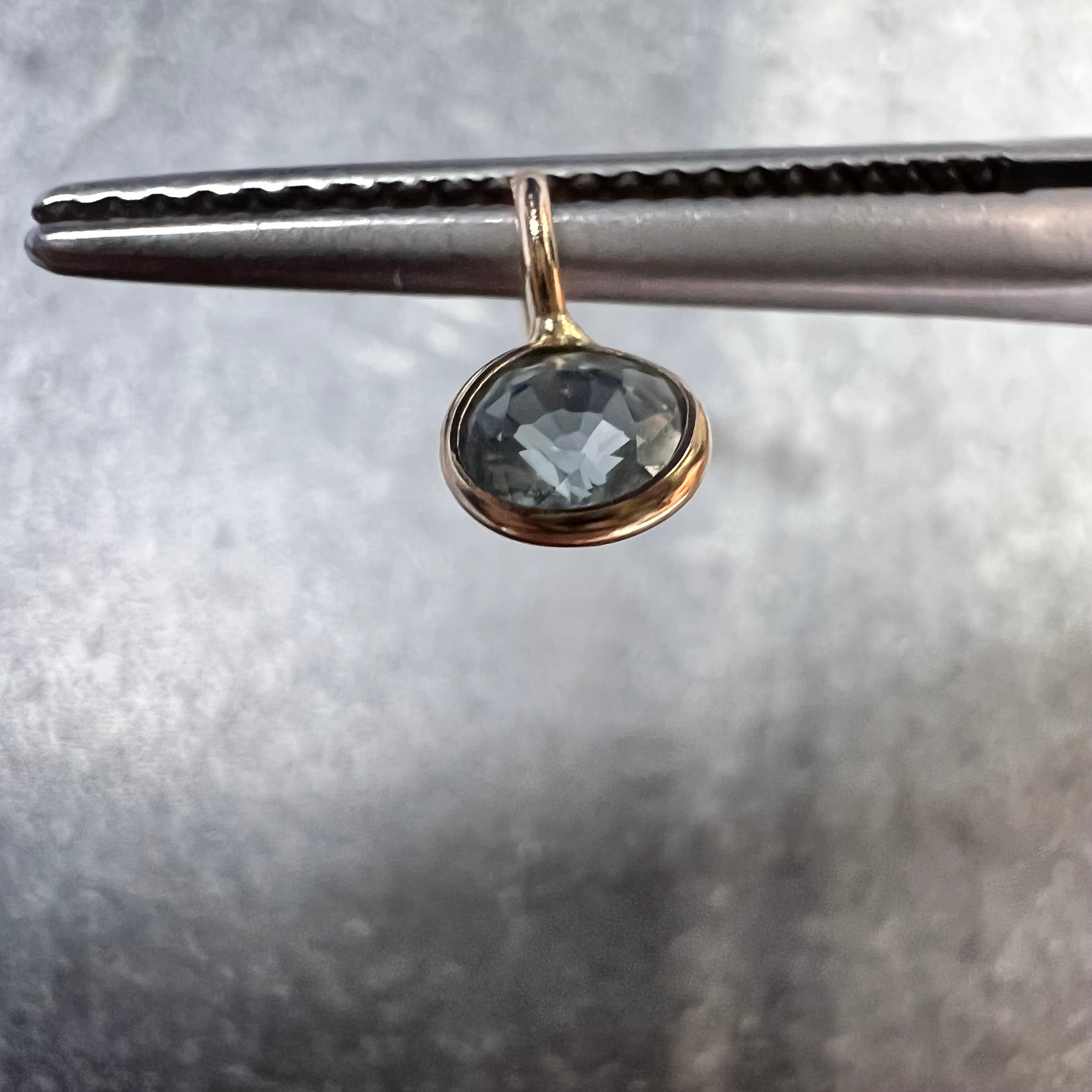 Natural Round Sapphire 14K Yellow Gold Pendant Charm 9x4mm