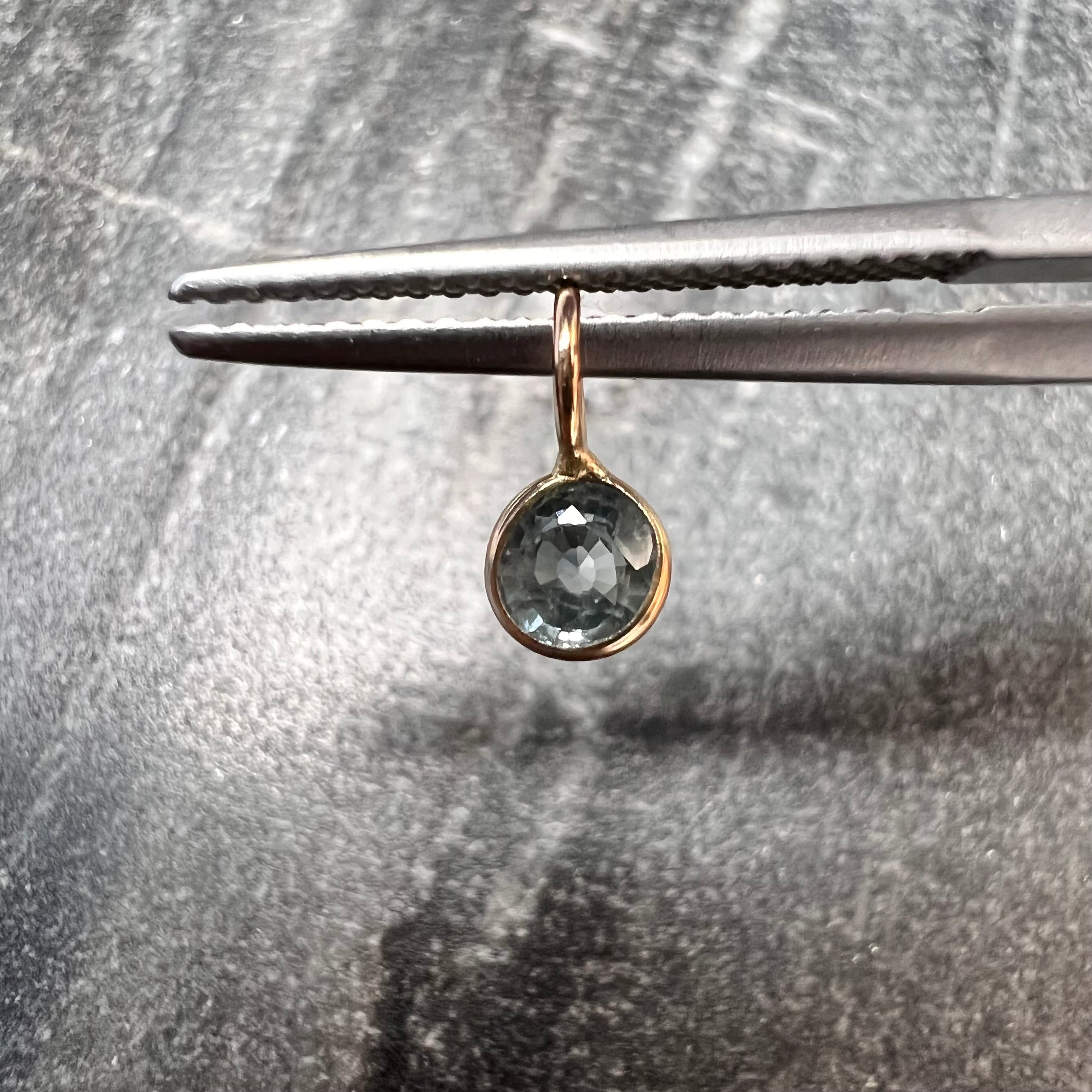 Natural Round Sapphire 14K Yellow Gold Pendant Charm 9x4mm
