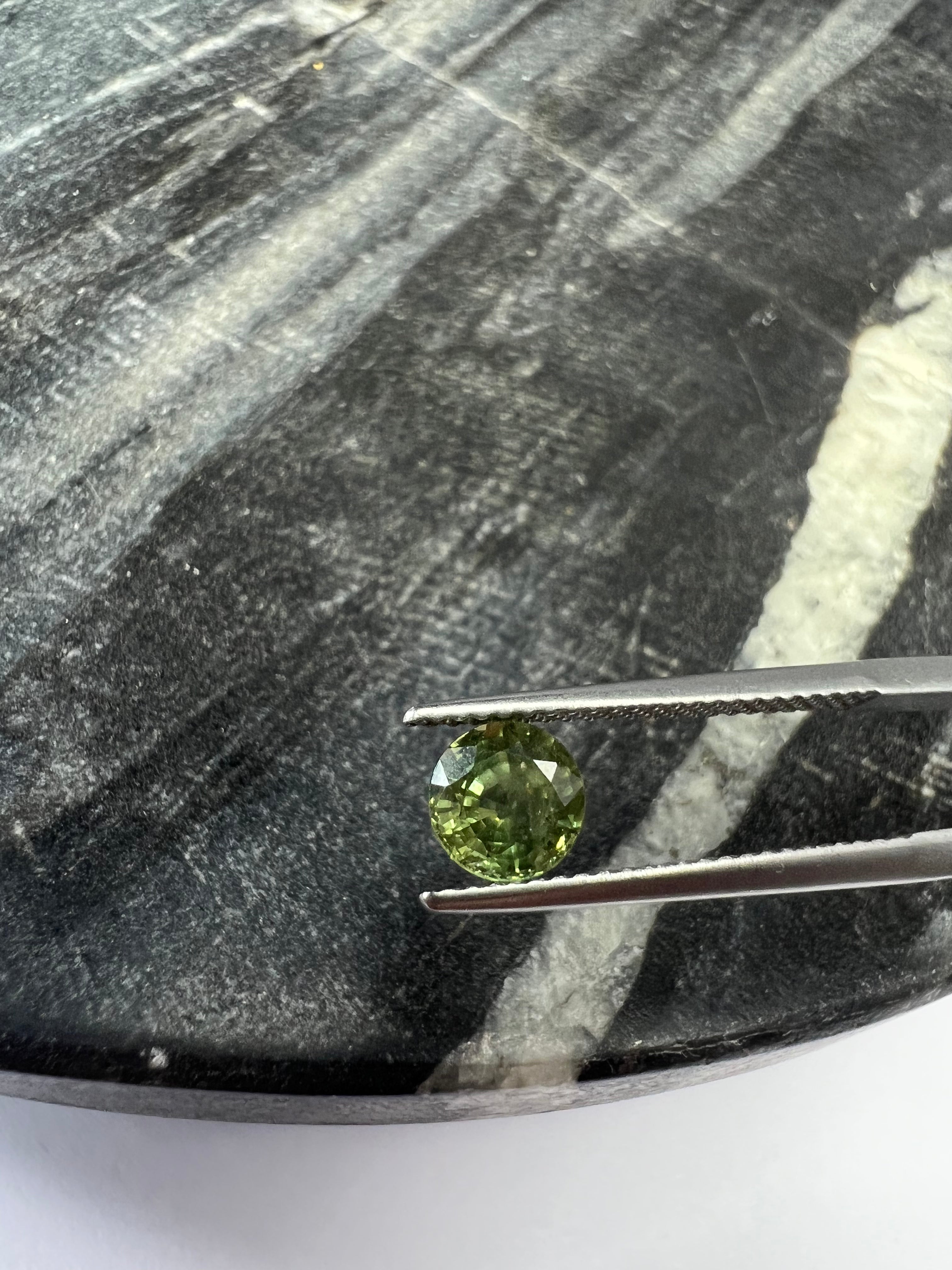 1CTW Loose Round Green Sapphire 5.53x3.98mm Earth mined Gemstone