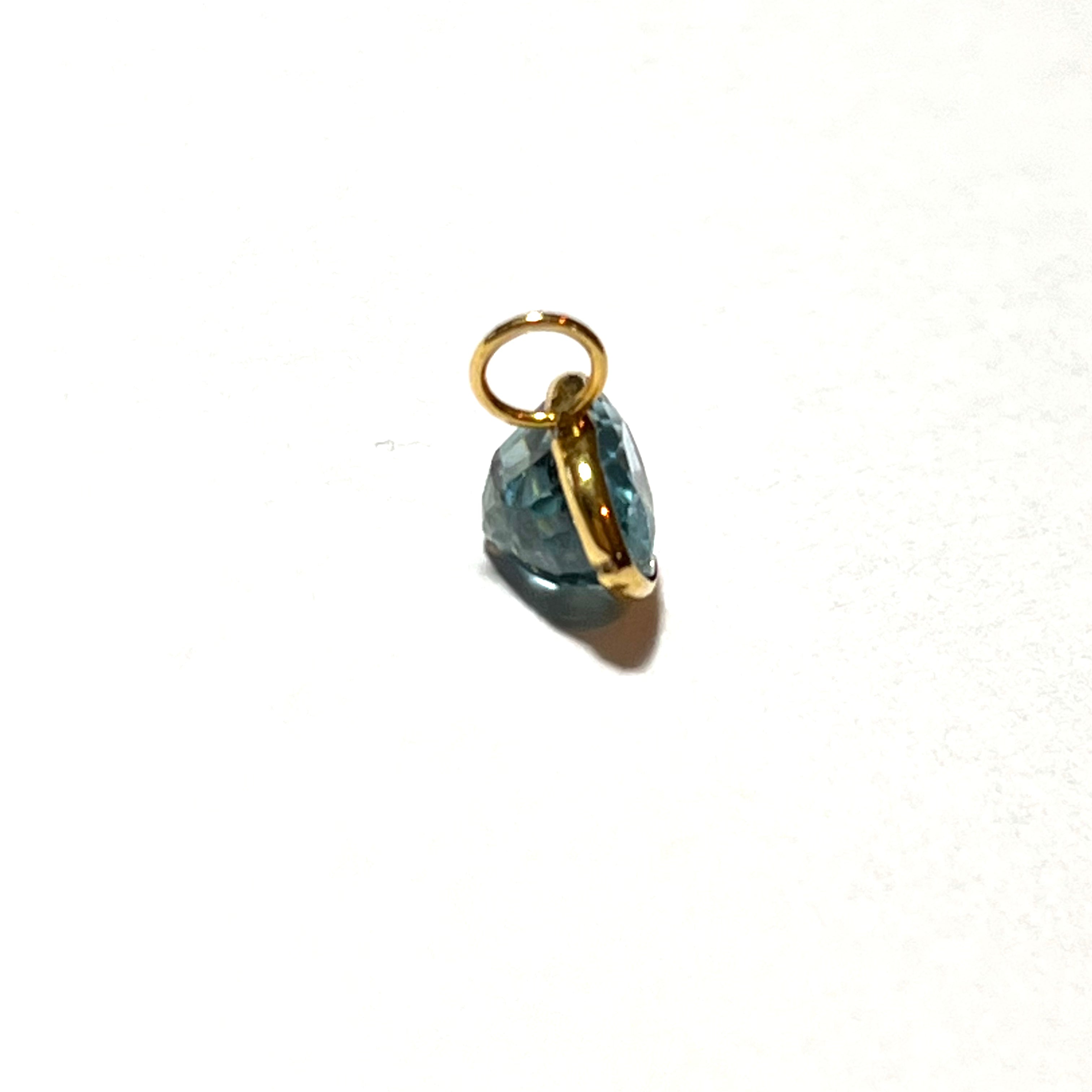 3.2ct Natural Blue Zircon Lip Shaped 14K Yellow Gold Pendant Charm 11x10mm