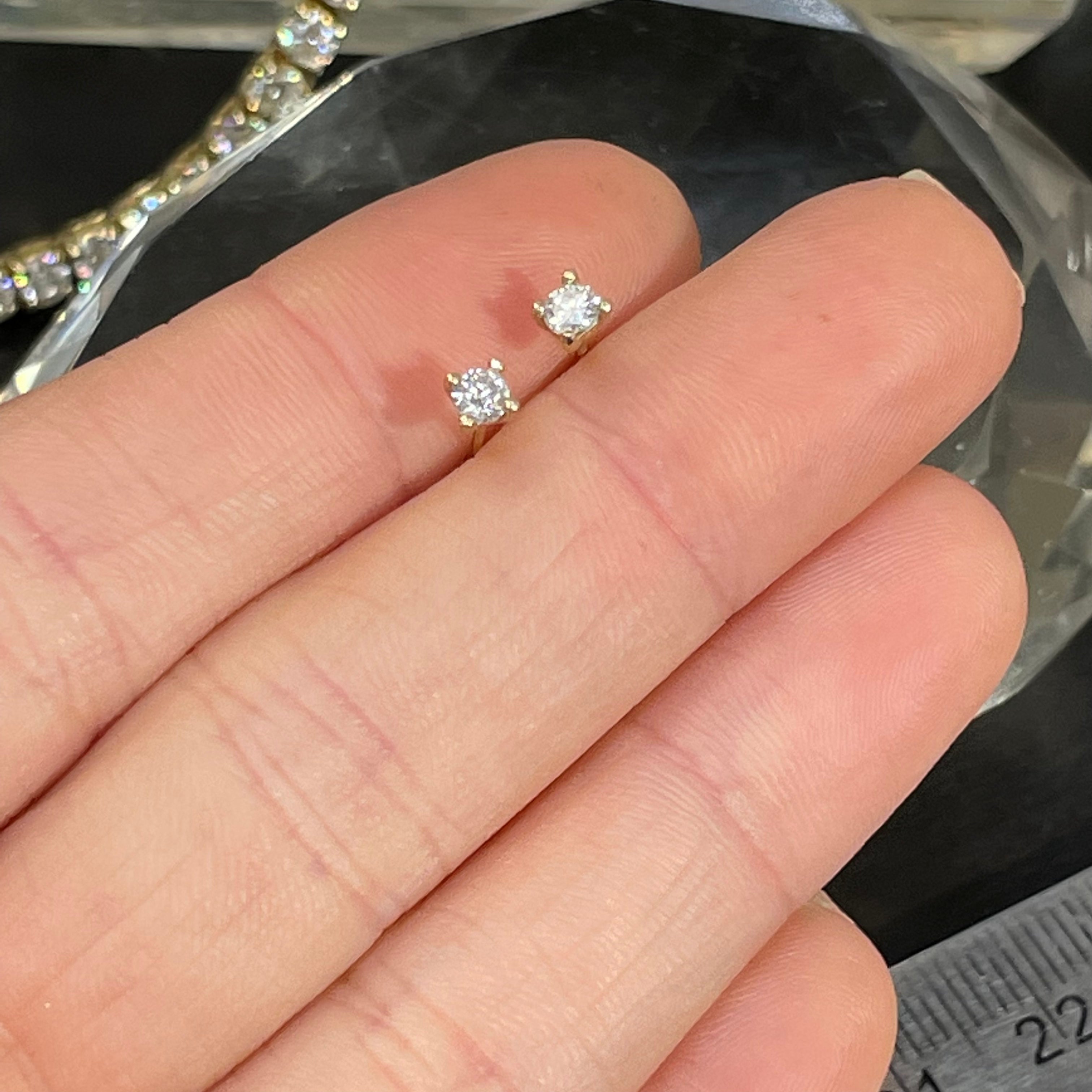 .16CT Round Brilliant Diamond G VS2 14K Yellow Gold Earring Studs
