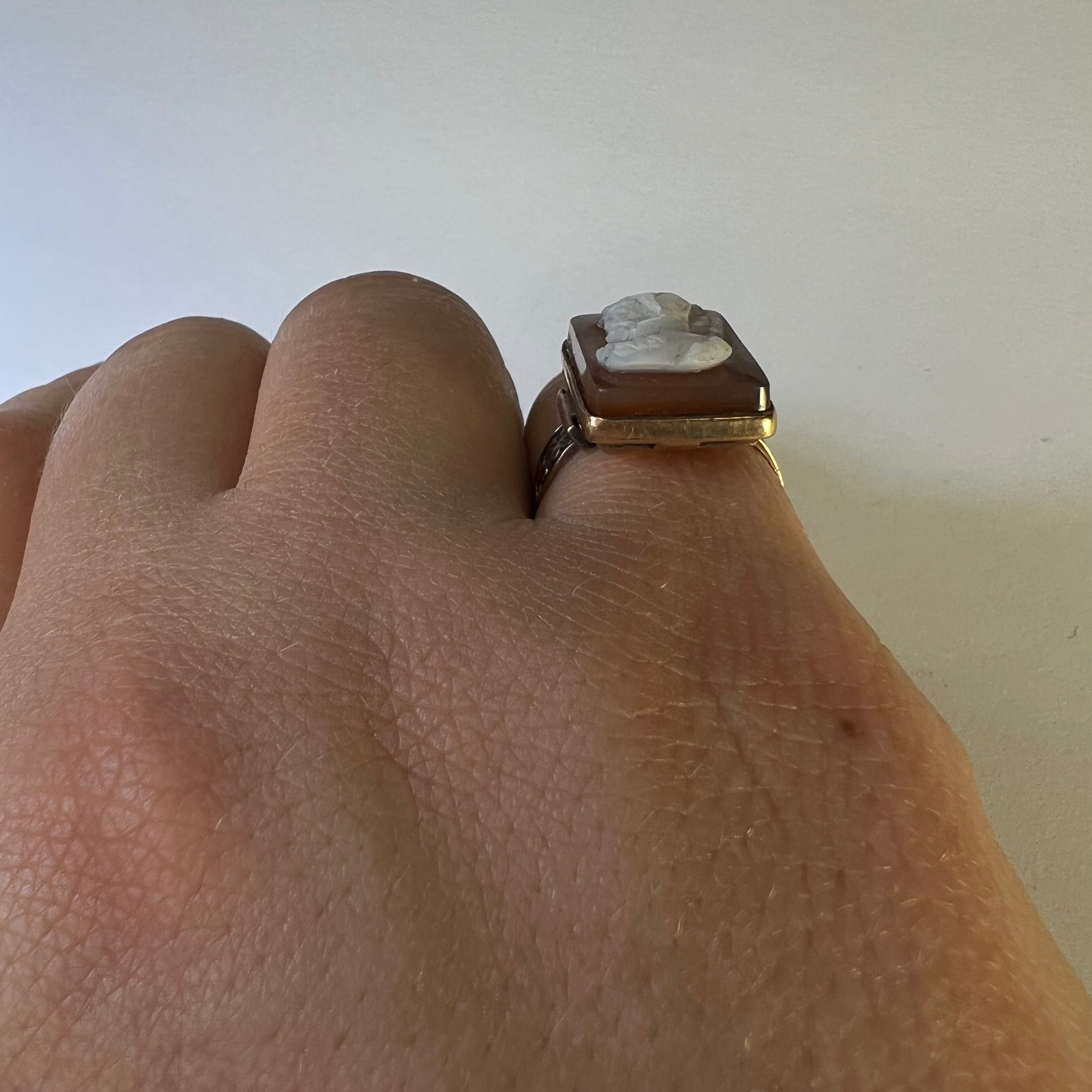 Antique Victorian 10K Rose Gold Heart Stone Cameo Engraved Band Ring Size 6.25