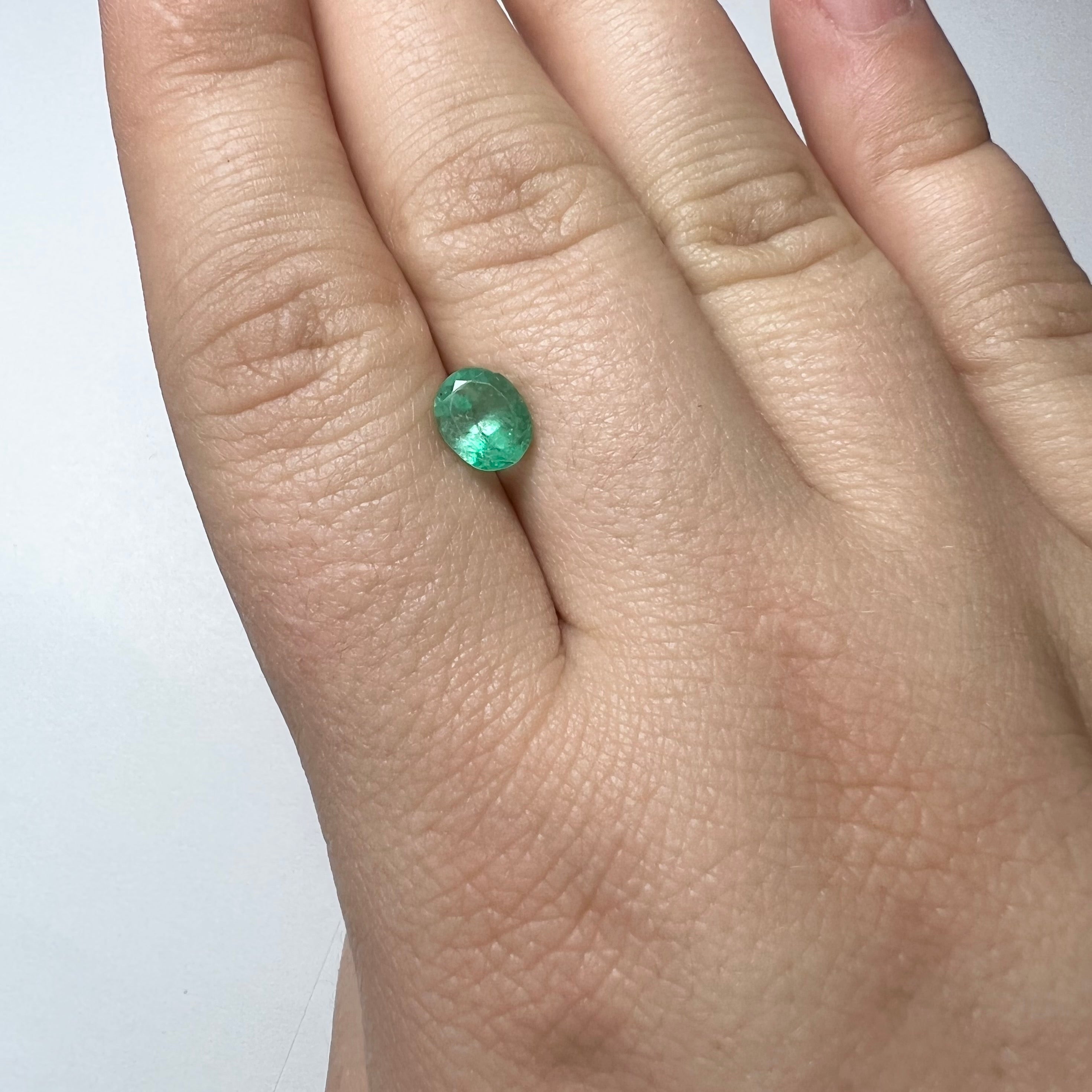 1.34CT Loose Natural Colombian Emerald Oval Shape 7.33x5.86x5.29mm