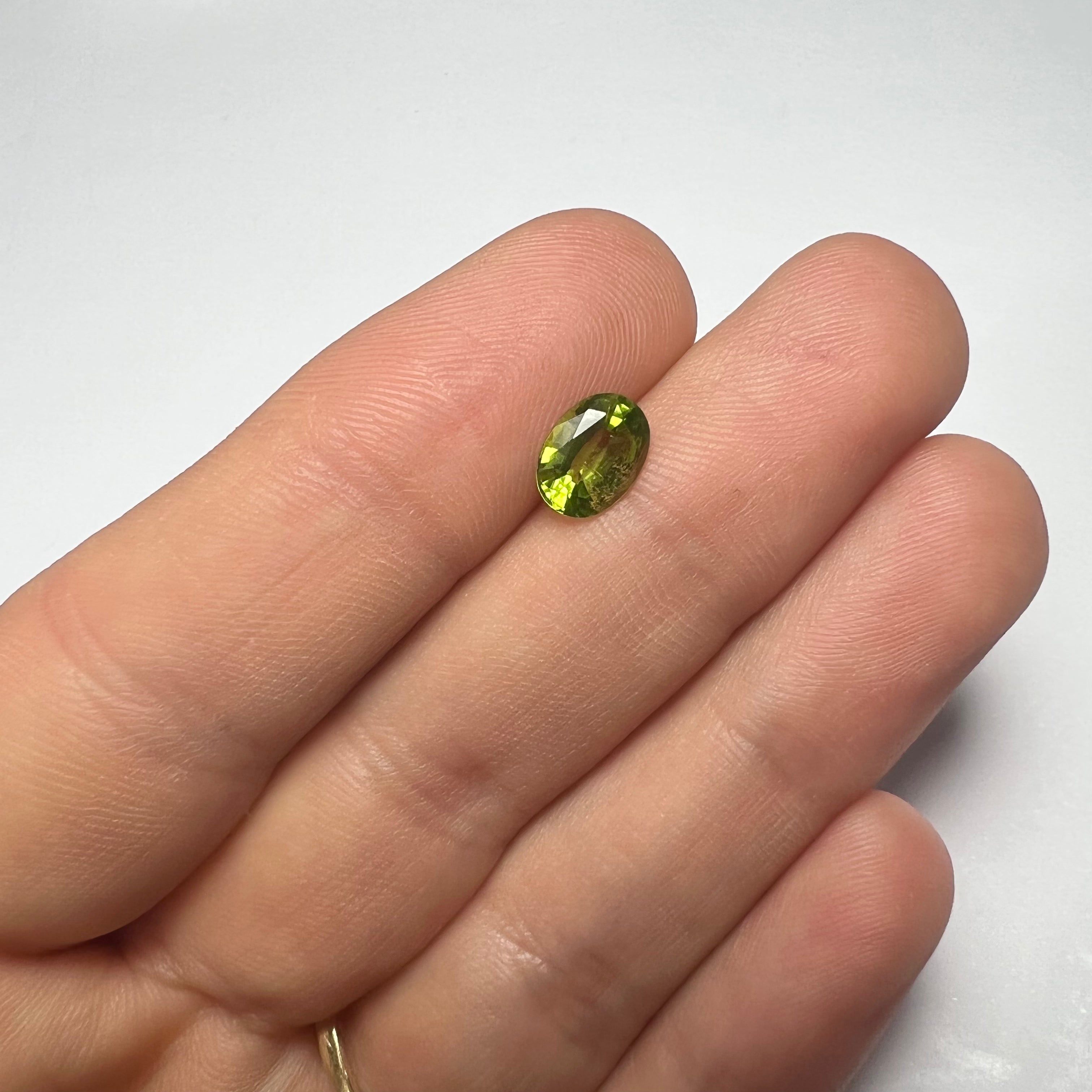 1.63CTW Loose Natural Oval Peridot 8.15x6.20x3.90mm Earth mined Gemstone