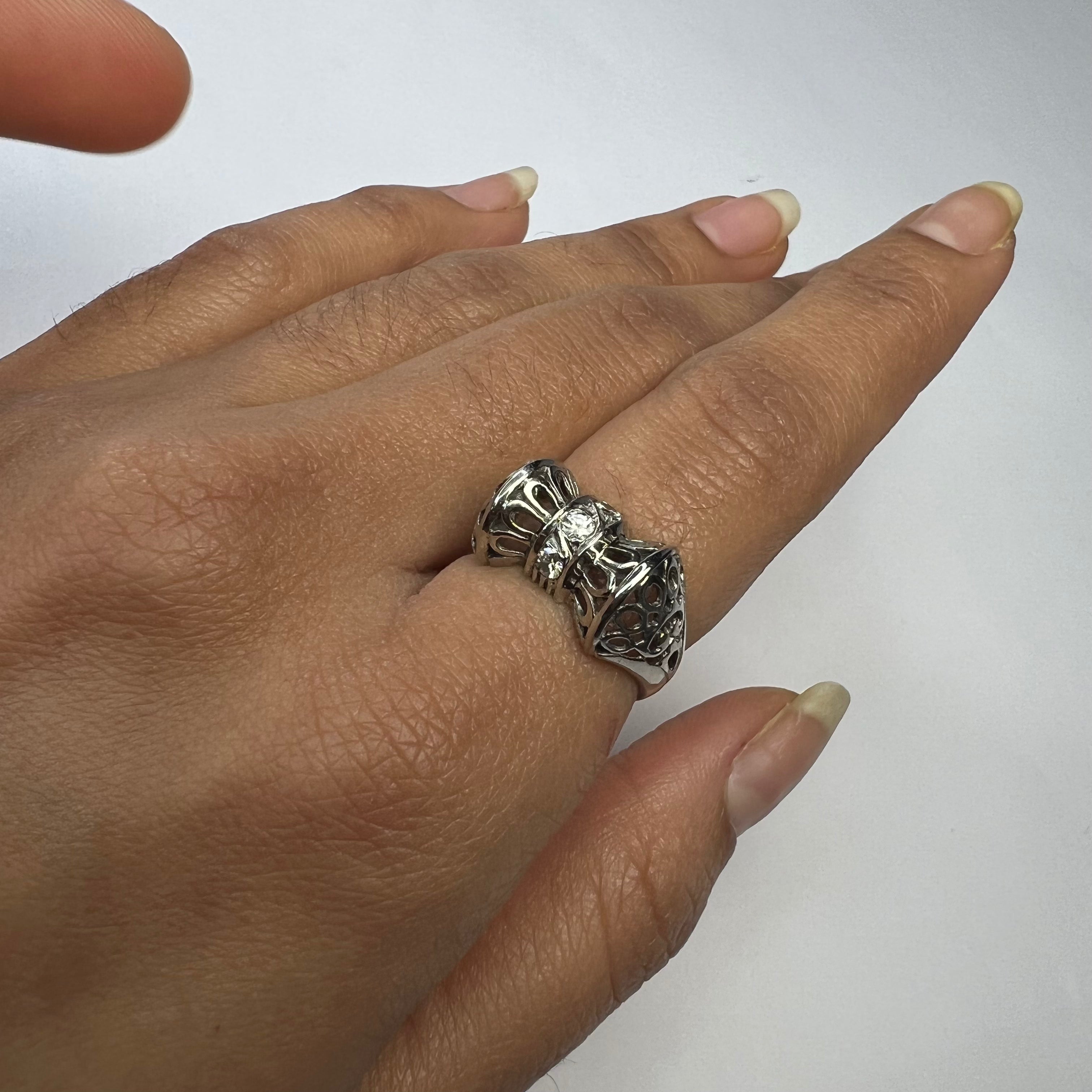 10K White Gold Art Deco .21ct Diamond Bow Ring Size 5