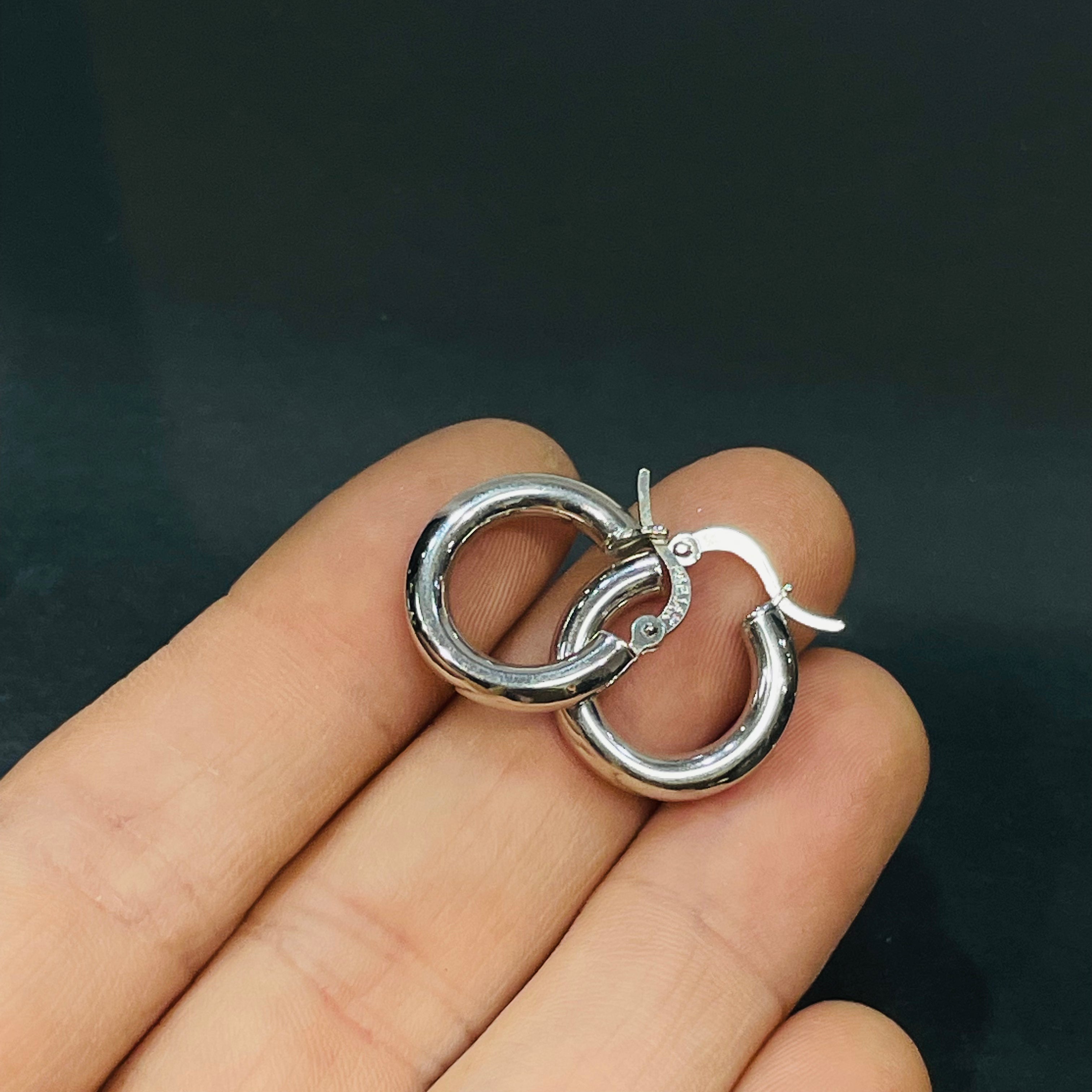 .65” 3mm 14K White Gold Sleek Hoop Earrings