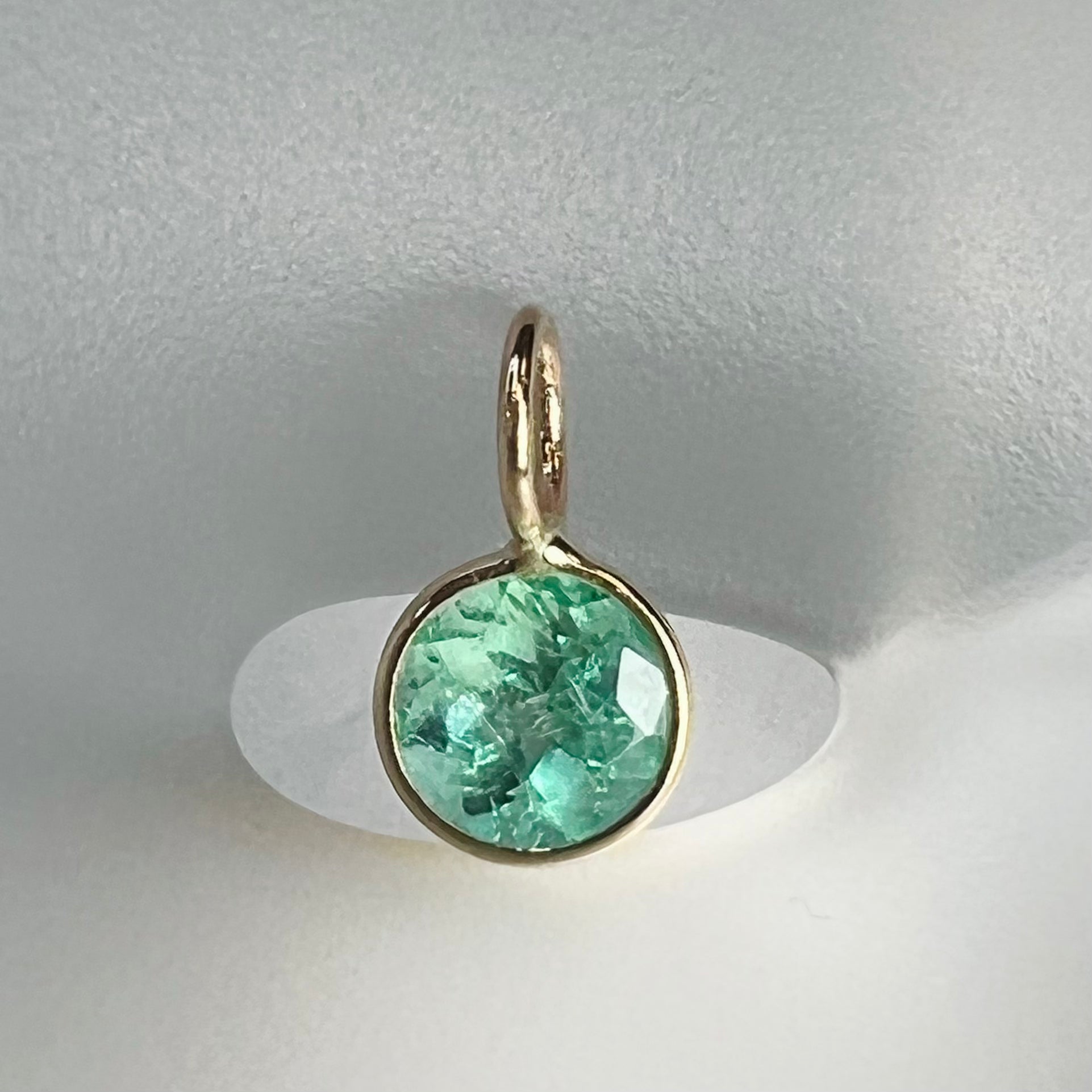 .80CT Natural Round Emerald 14K Yellow Gold Pendant Charm 10x5mm