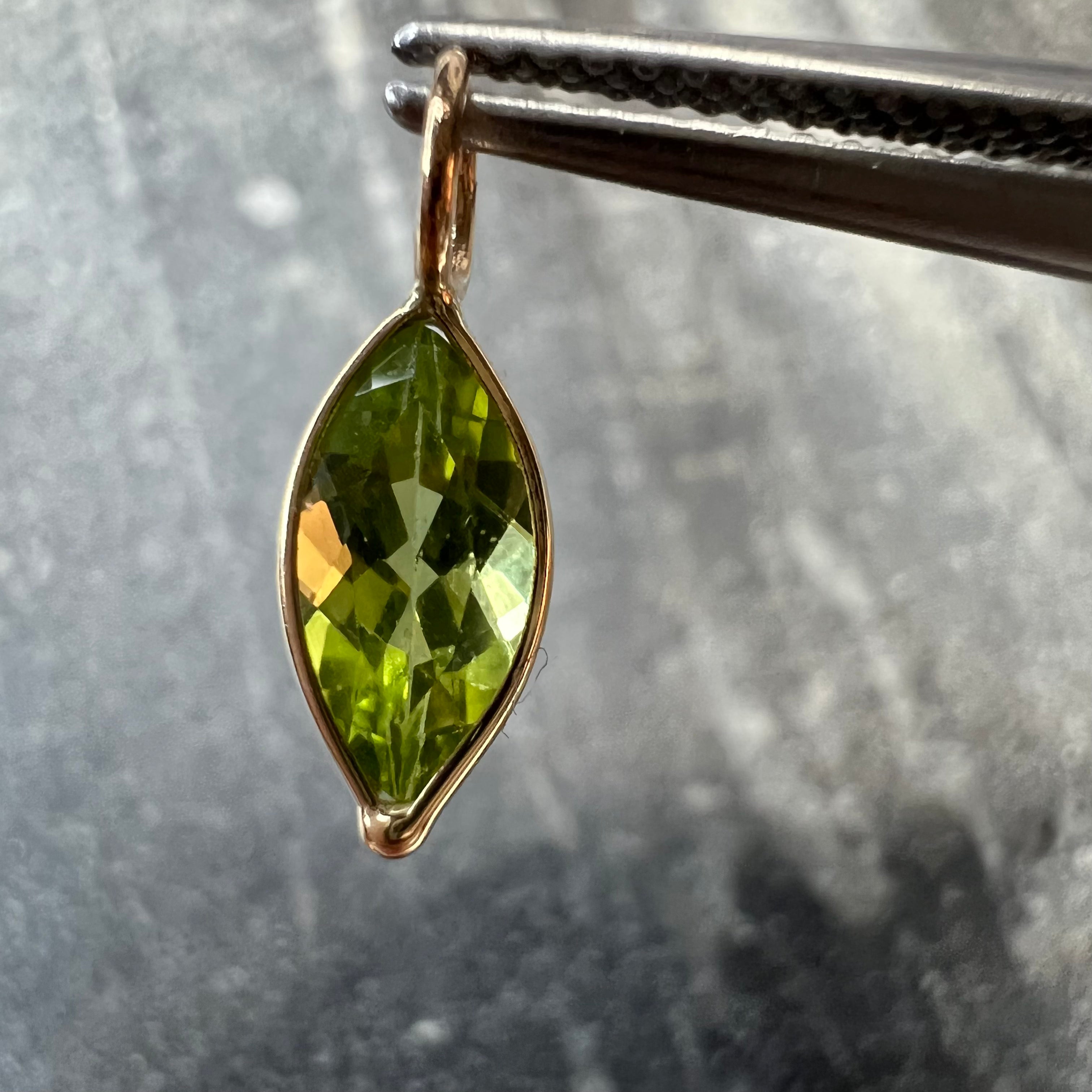 .90CT Natural Marquise Peridot 14K Yellow Gold Pendant Charm 14x4.5mm