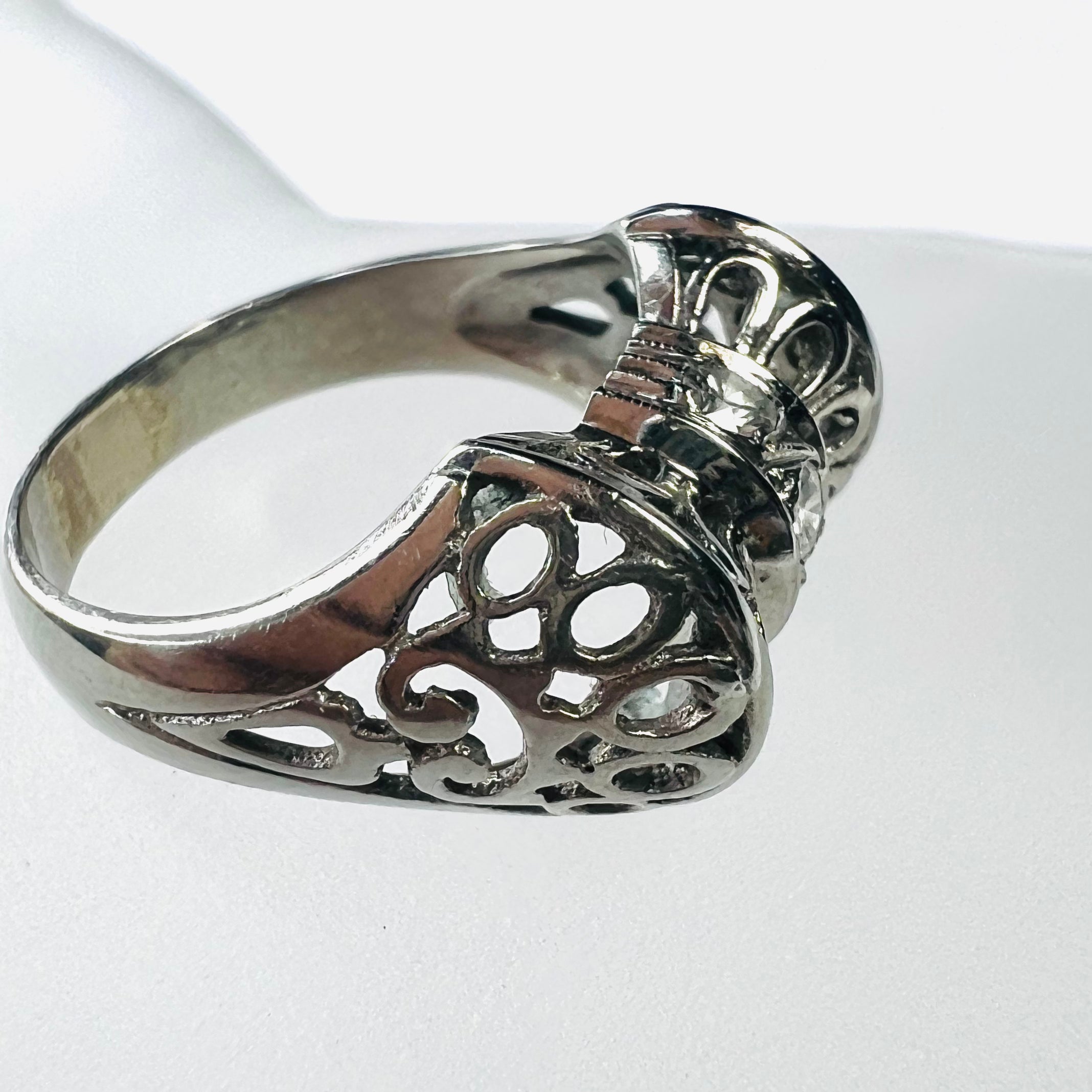 10K White Gold Art Deco .21ct Diamond Bow Ring Size 5