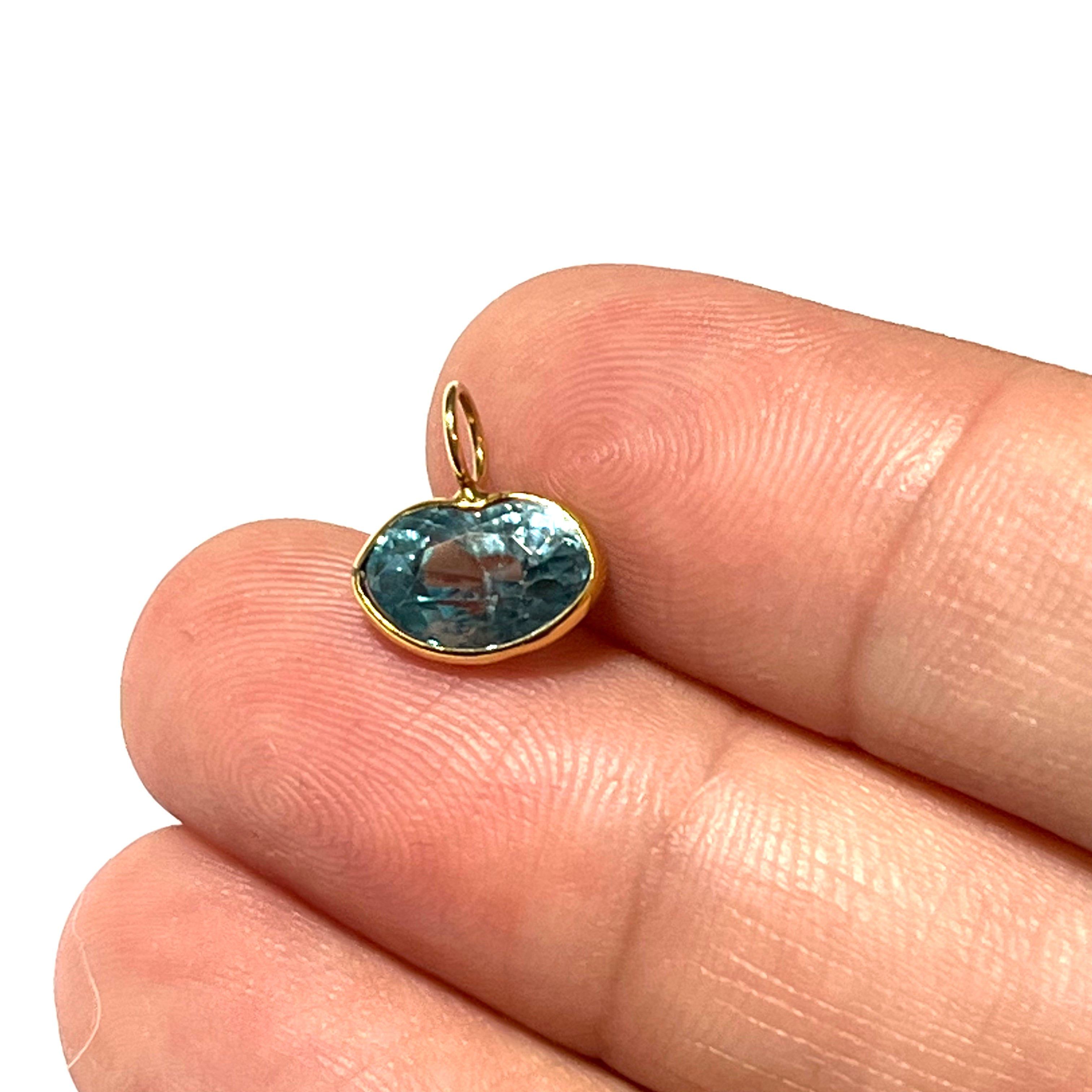 3.2ct Natural Blue Zircon Lip Shaped 14K Yellow Gold Pendant Charm 11x10mm