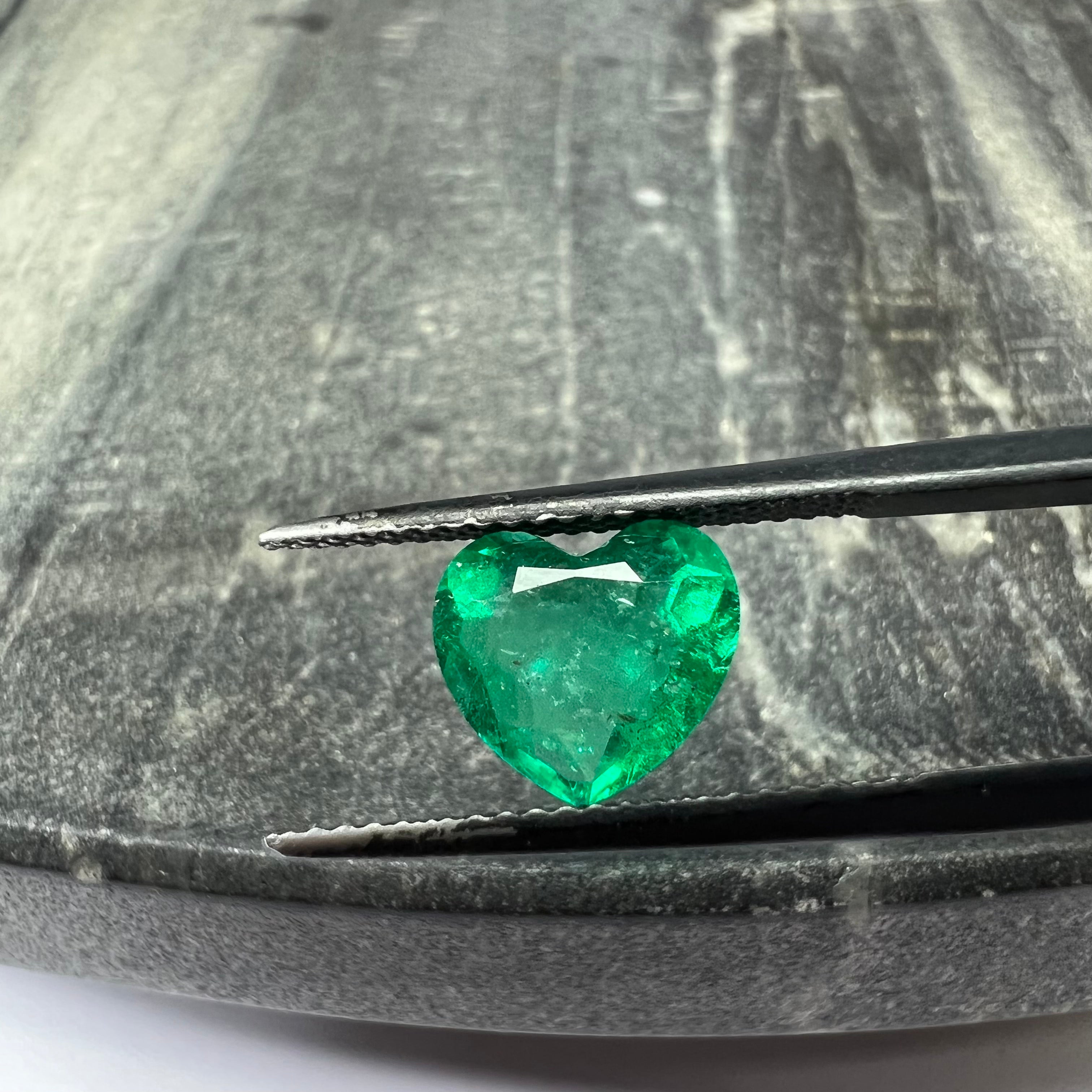 1.86CT Loose Natural Colombian Emerald Heart Shape 8.29x9.19x4.38mm