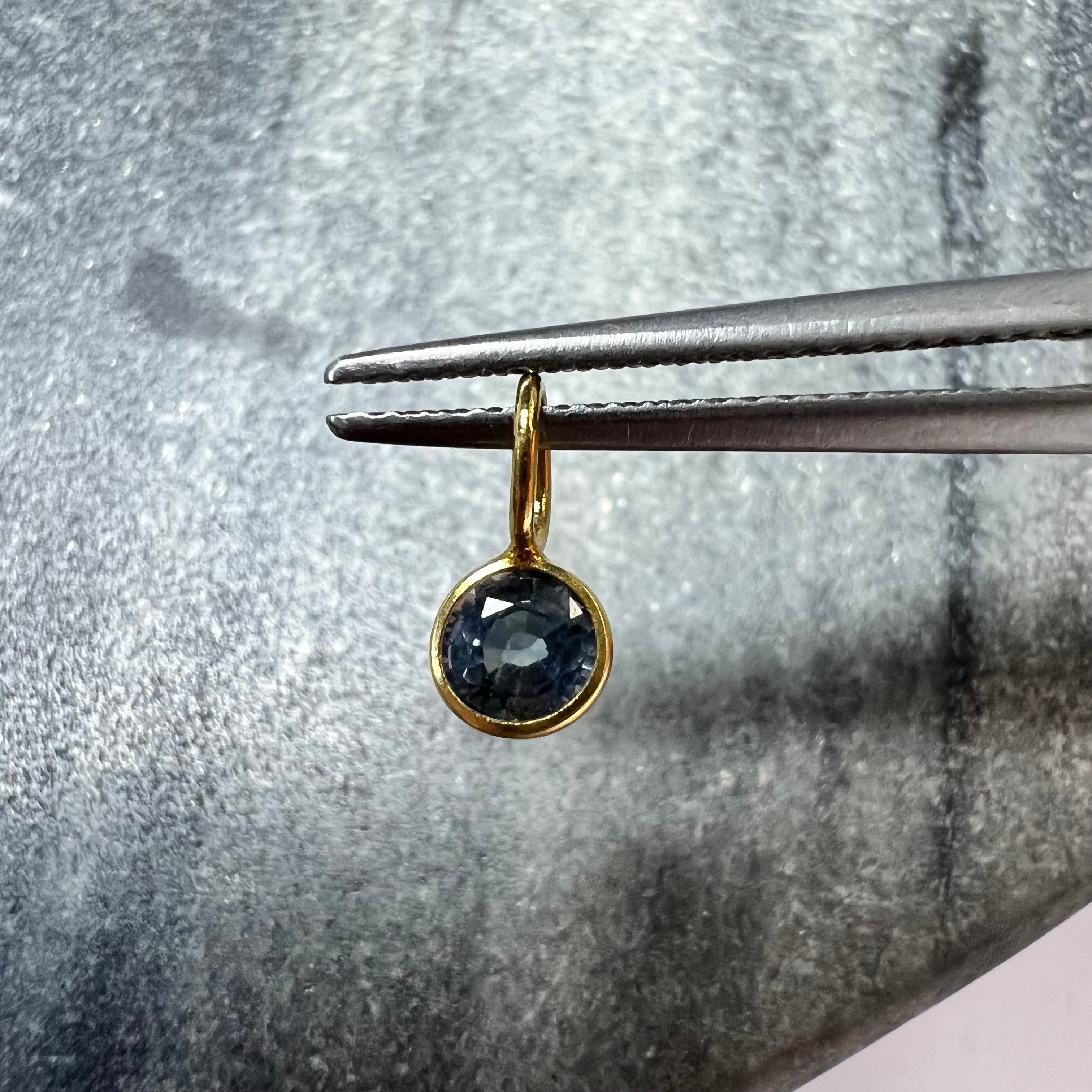 Natural Round Sapphire 14K Yellow Gold Pendant Charm 9.2x4.5mm