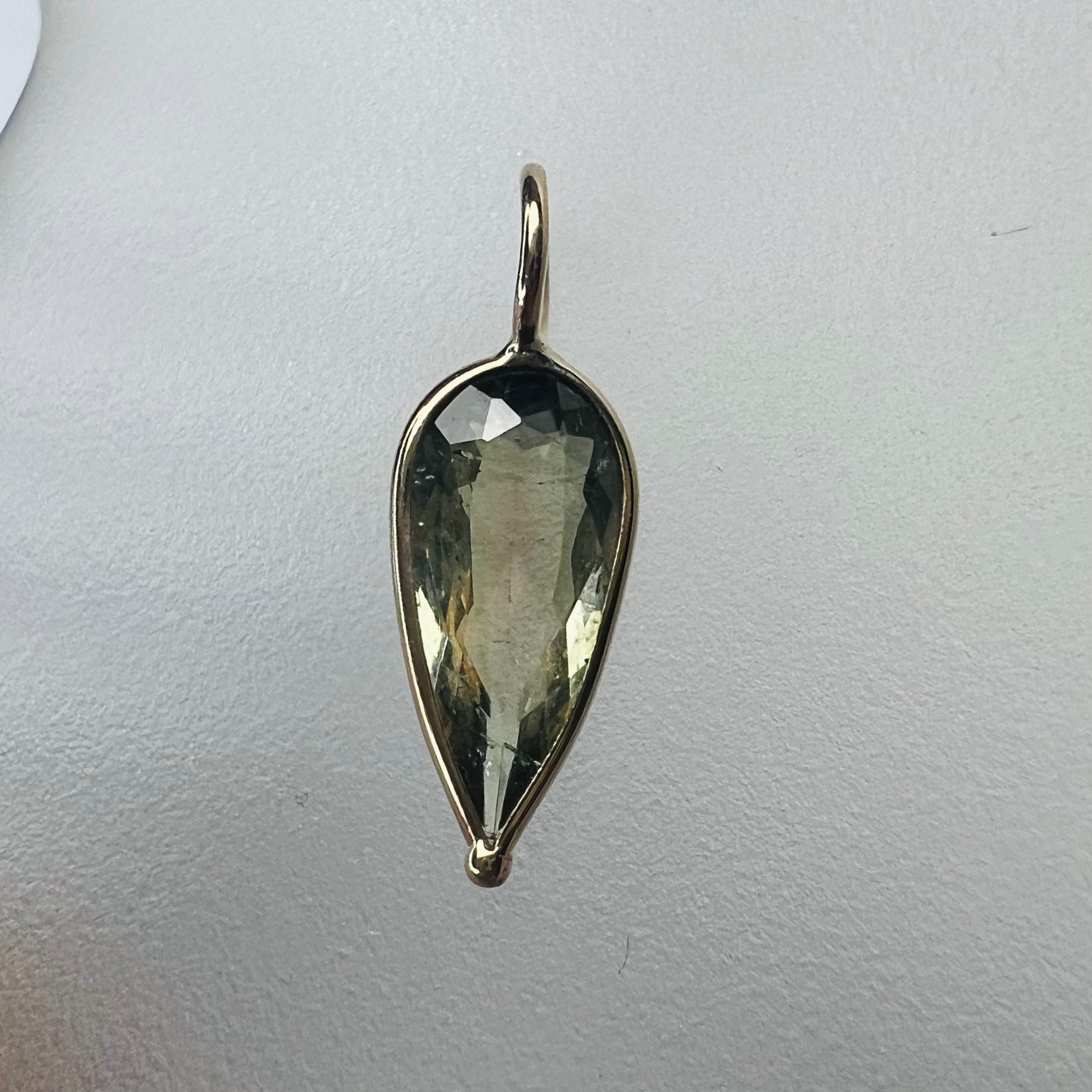 .70CT Natural Green Pear Tourmaline14K Yellow Gold Pendant Charm 16x5.5mm