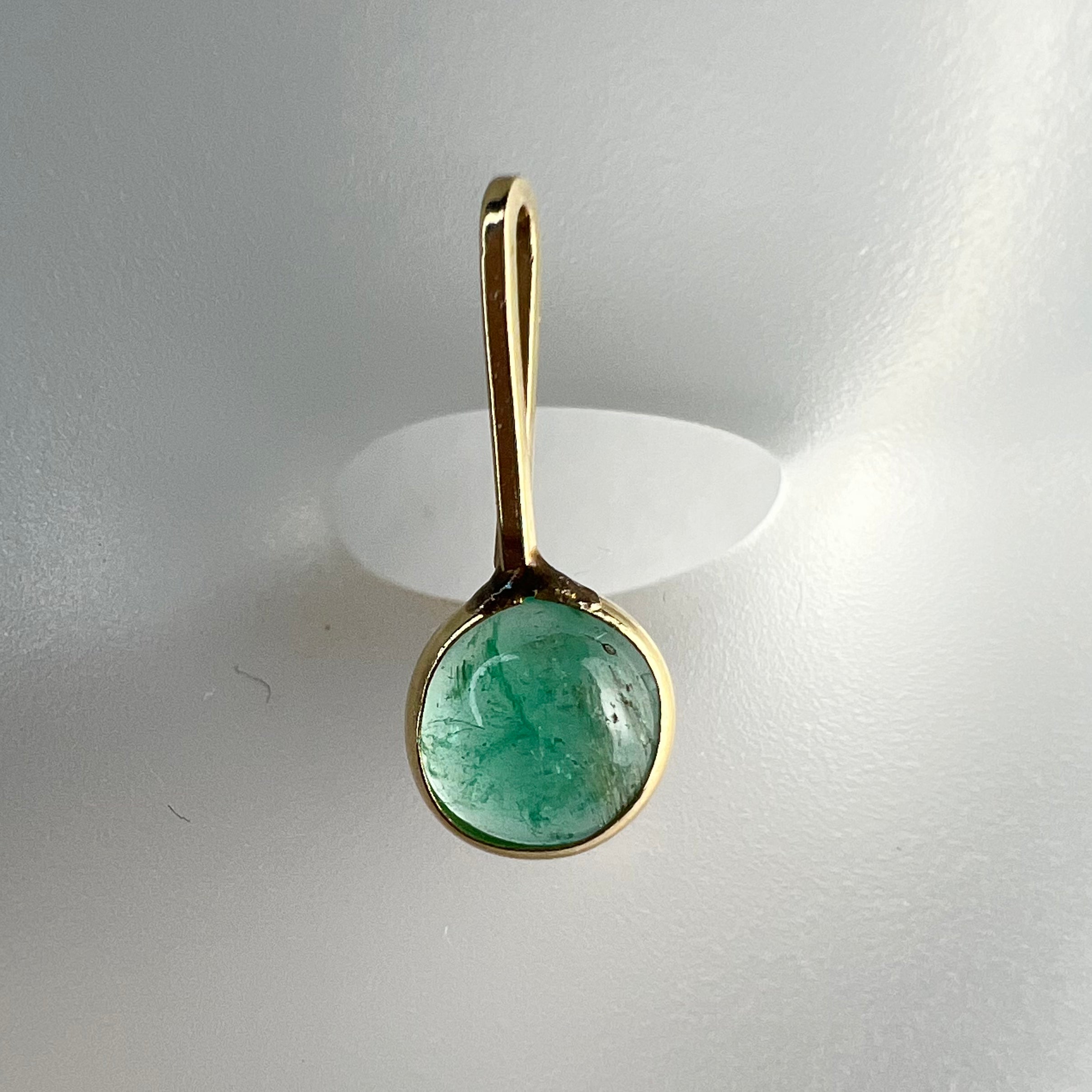 .80CT Colombian Round Cabochon Emerald 14K Yellow Gold Pendant Charm 15x6mm