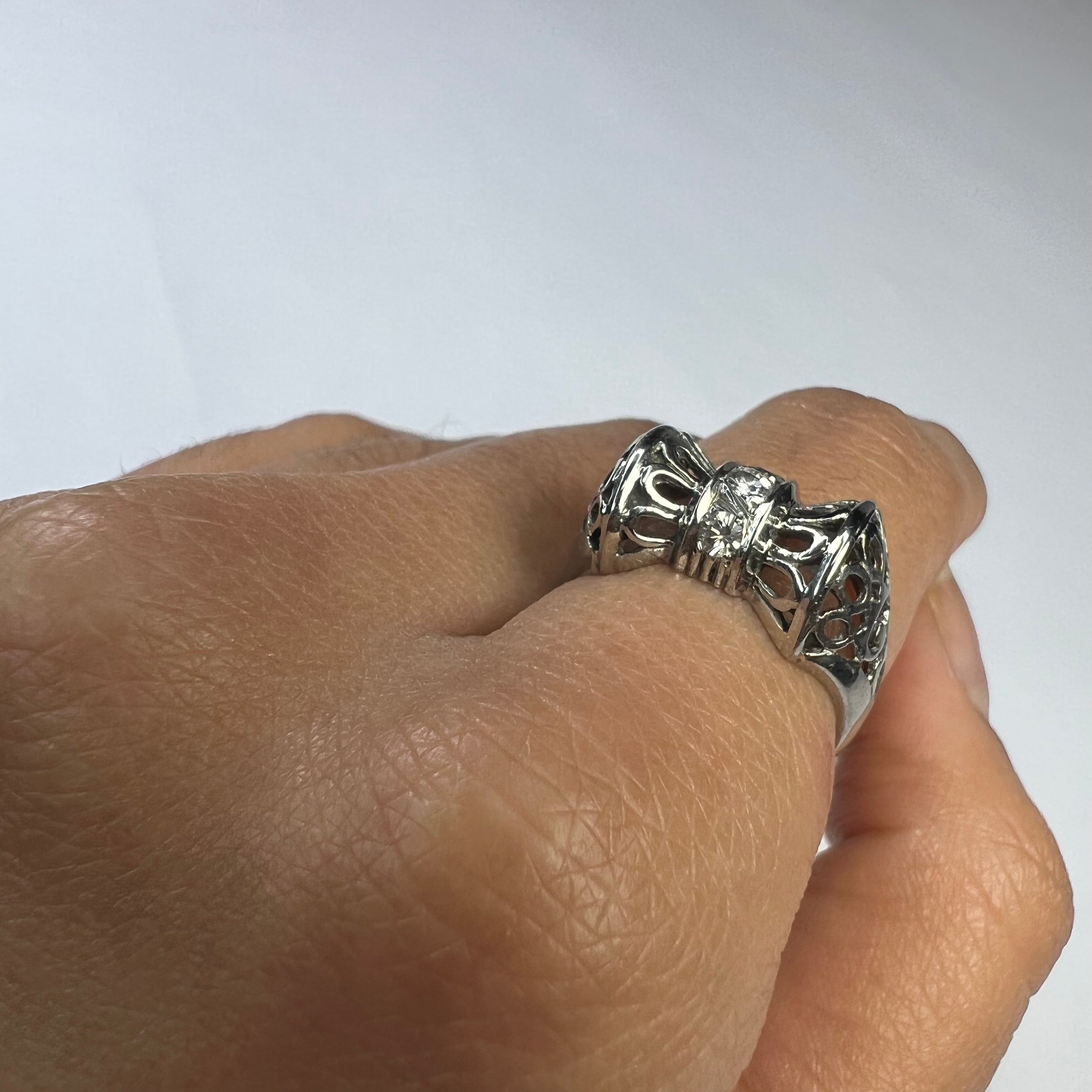 10K White Gold Art Deco .21ct Diamond Bow Ring Size 5